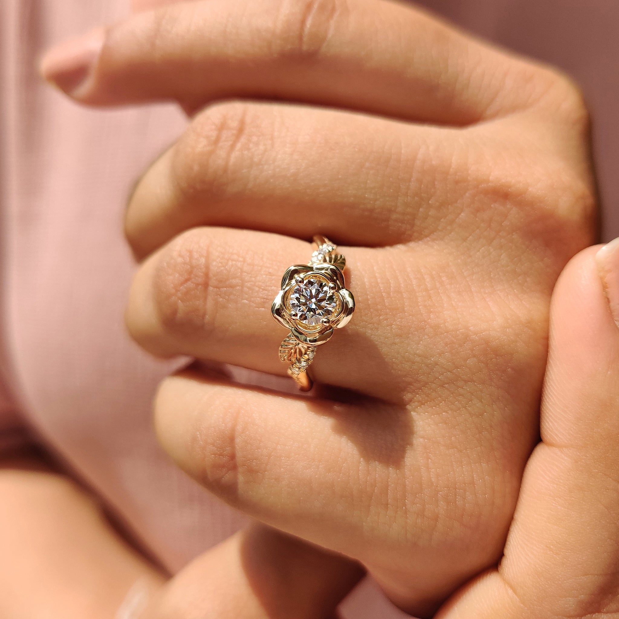 Round diamond engagement ring in yellow gold.