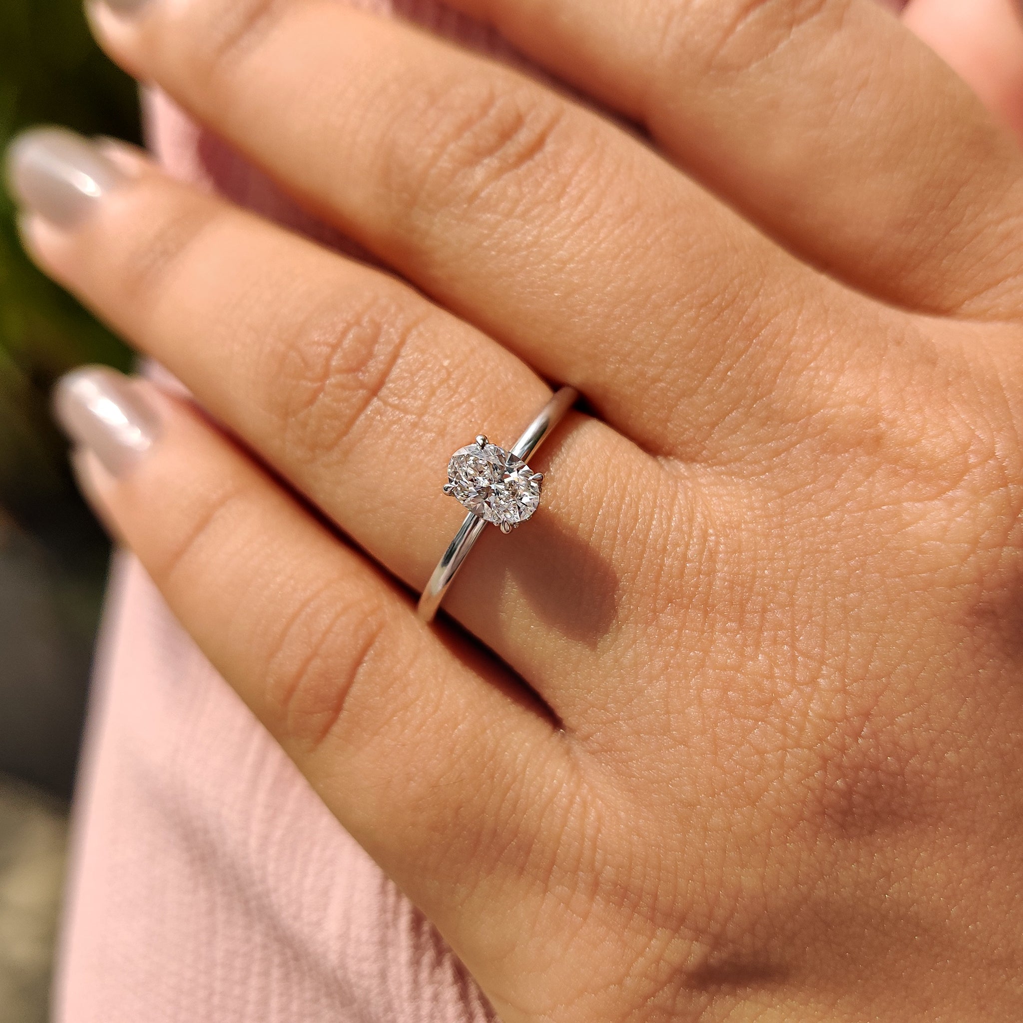 Round cut hidden halo set matched with 4 claw prong.
