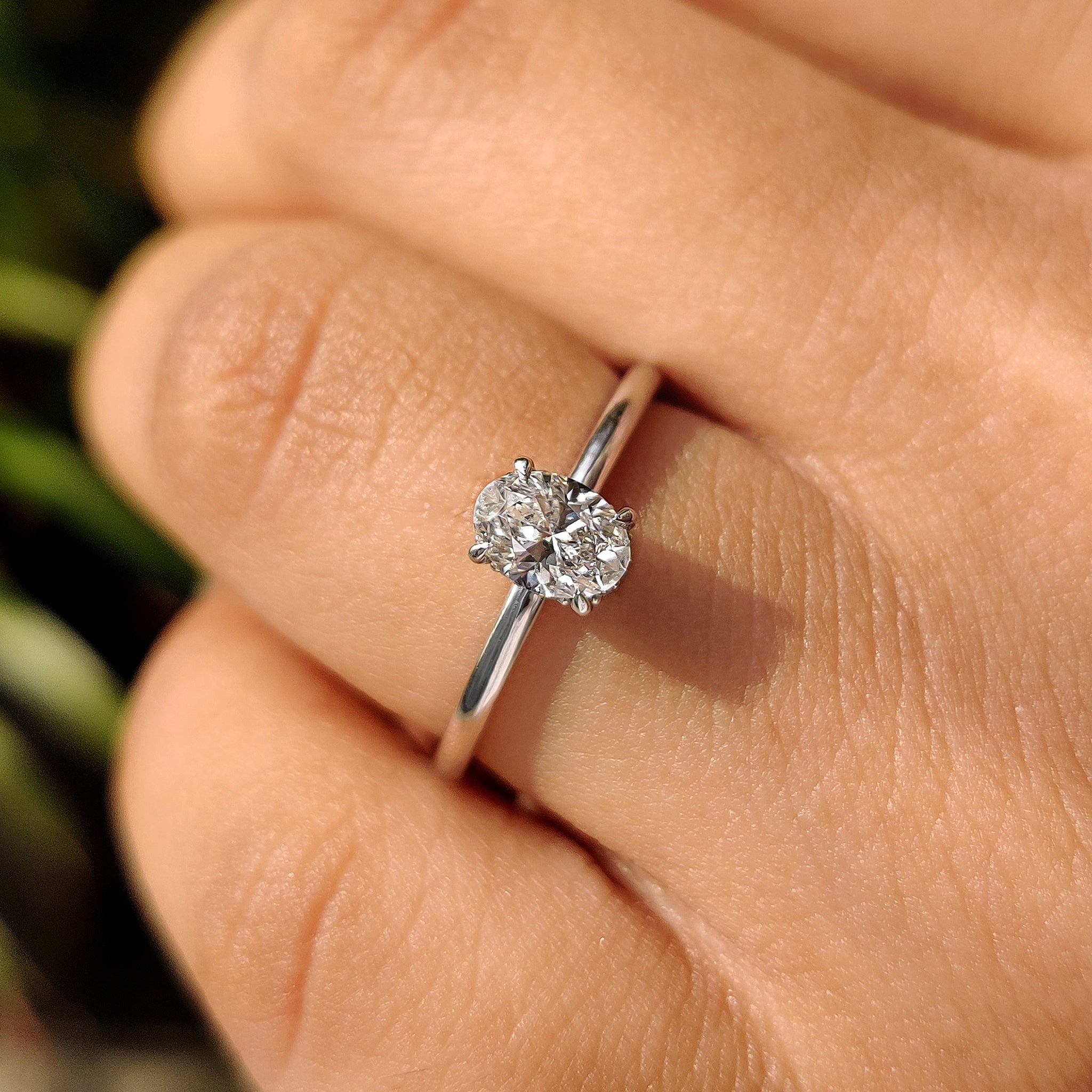 Oval solitaire engagement ring with IGI certified stone.
