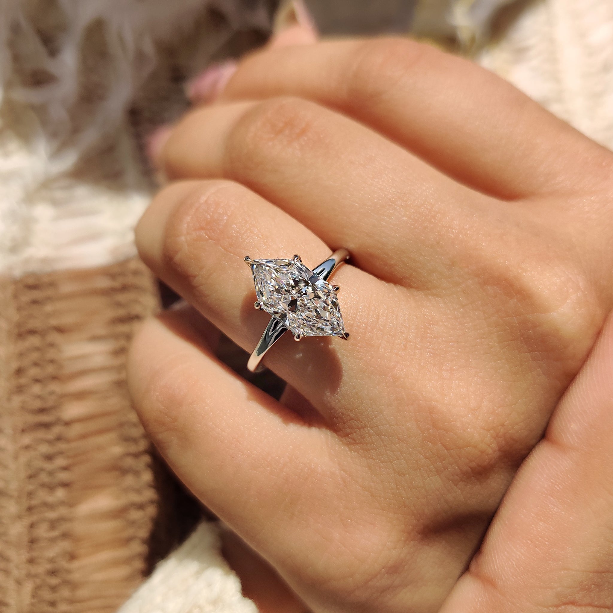 Solitaire engagement ring with tapered shank ring.
