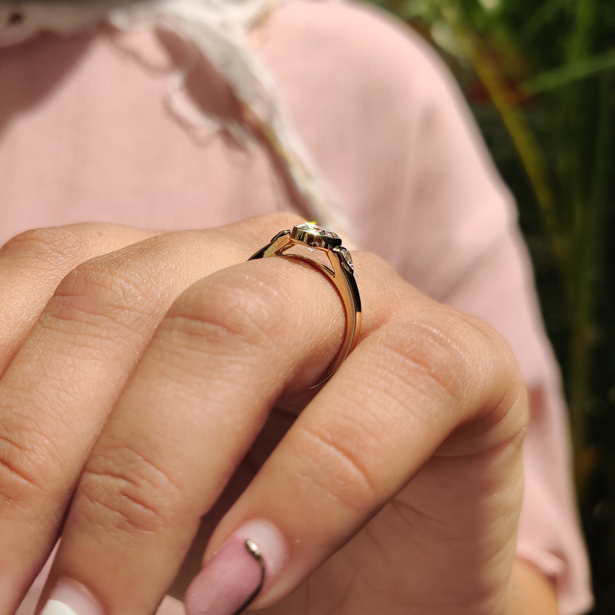 IGI certified with handmade ring.
