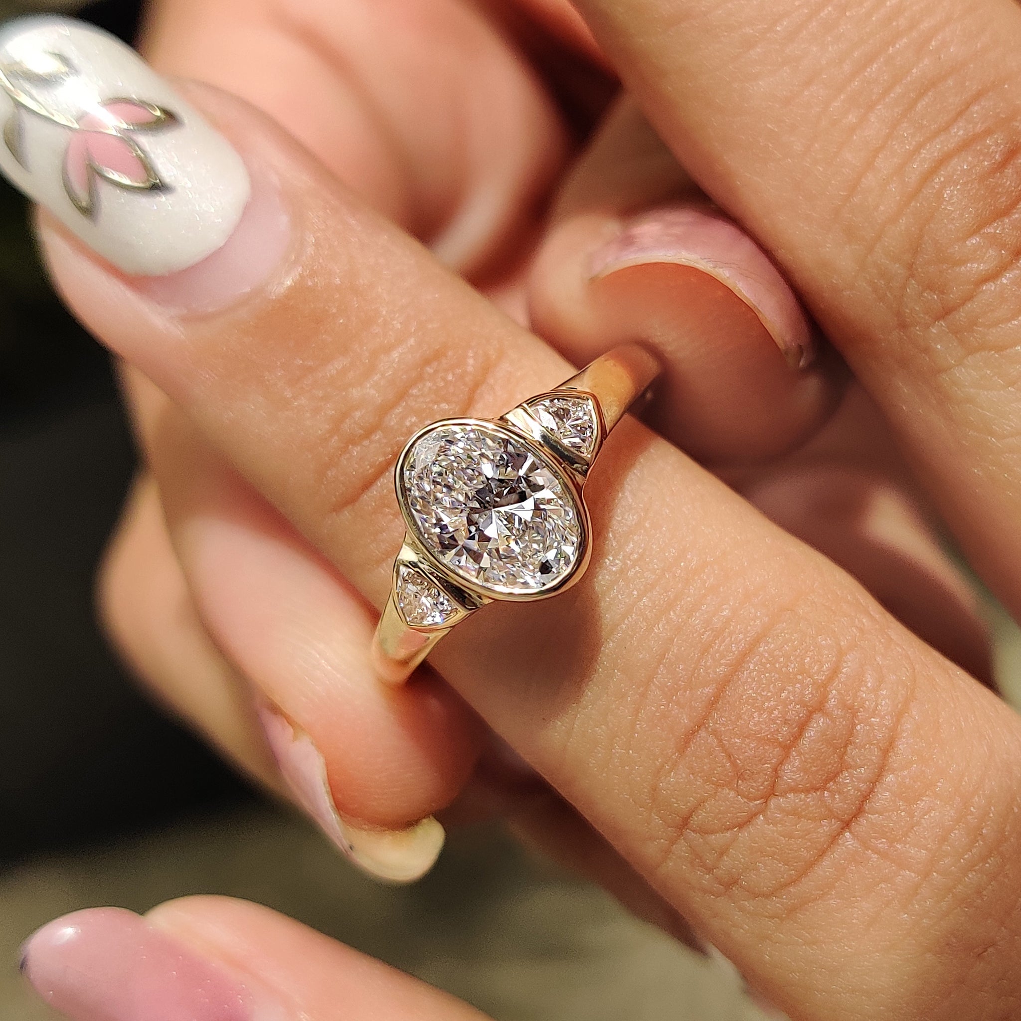 Bezel setting ring with yellow gold diamond ring.
