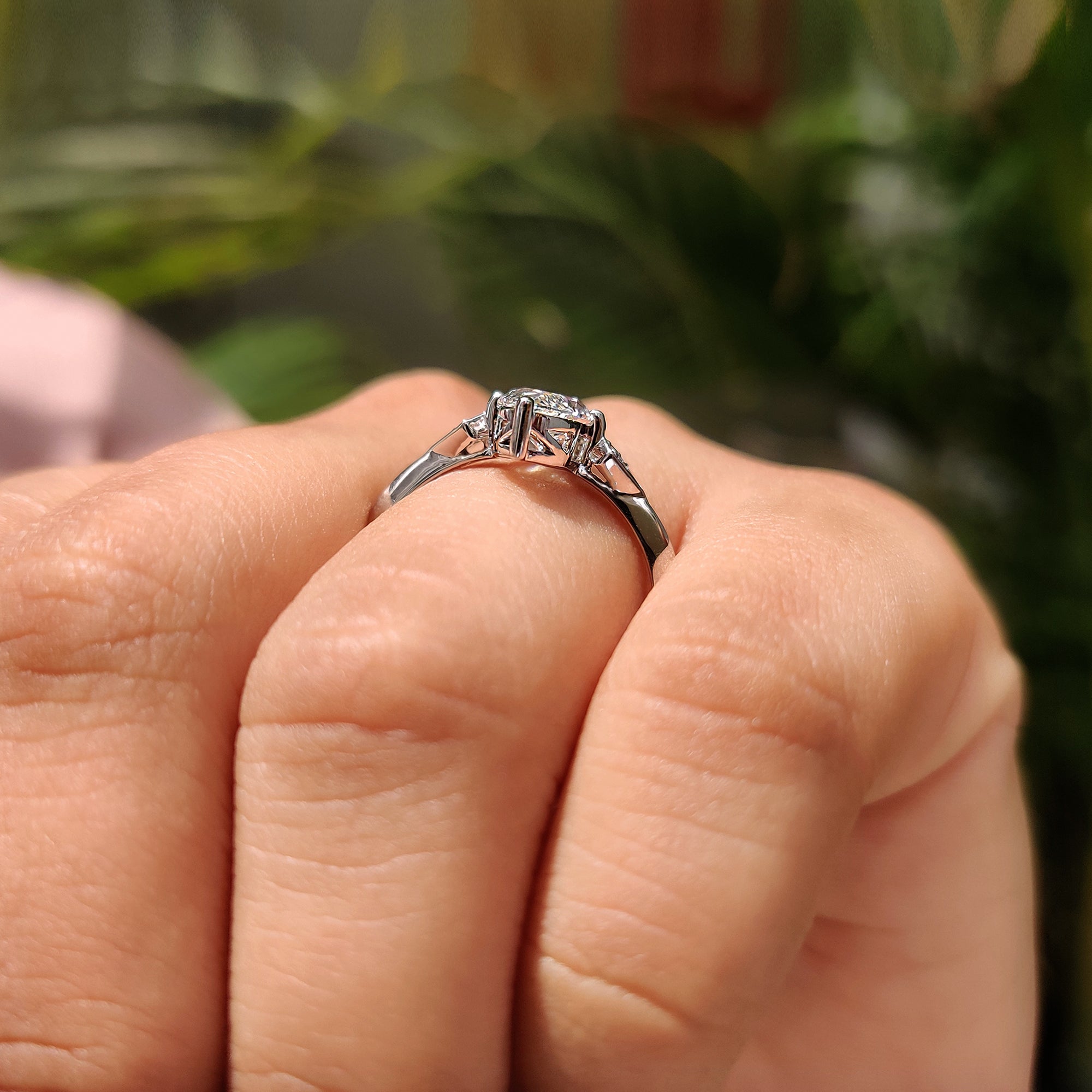 Diamond engagement ring with Lab Grown Diamond.