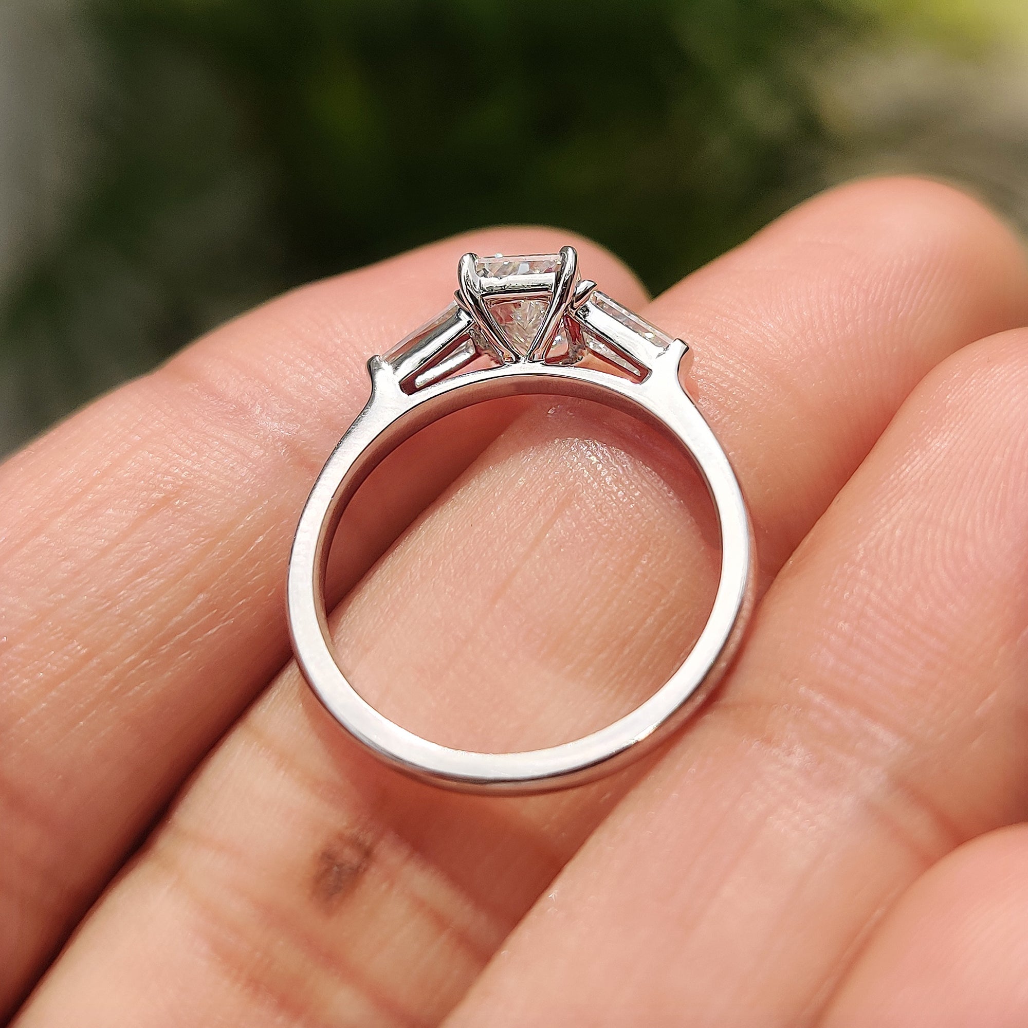 4 claw prong setting with white gold ring.