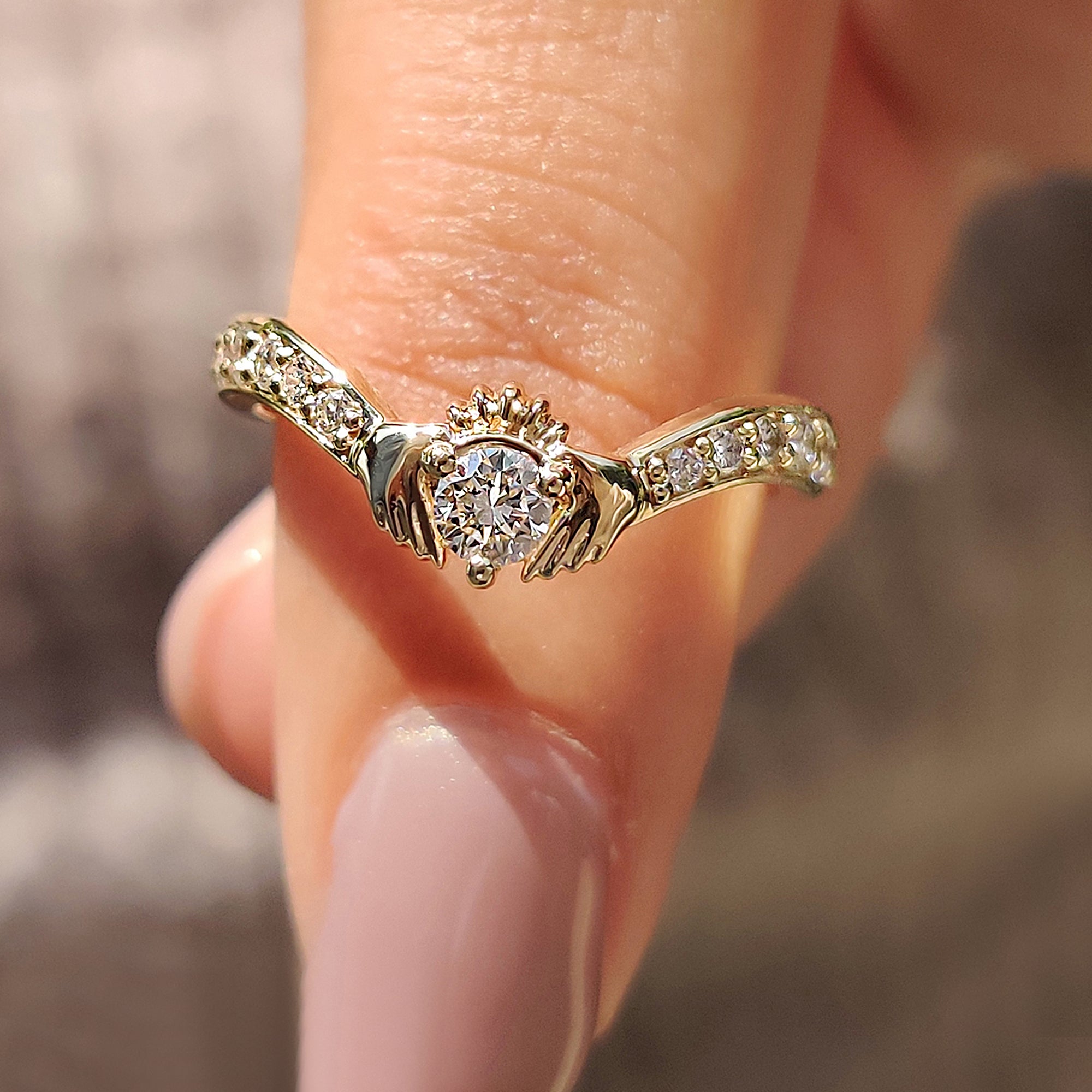 Buy engagement ring with handmade jewelry.
