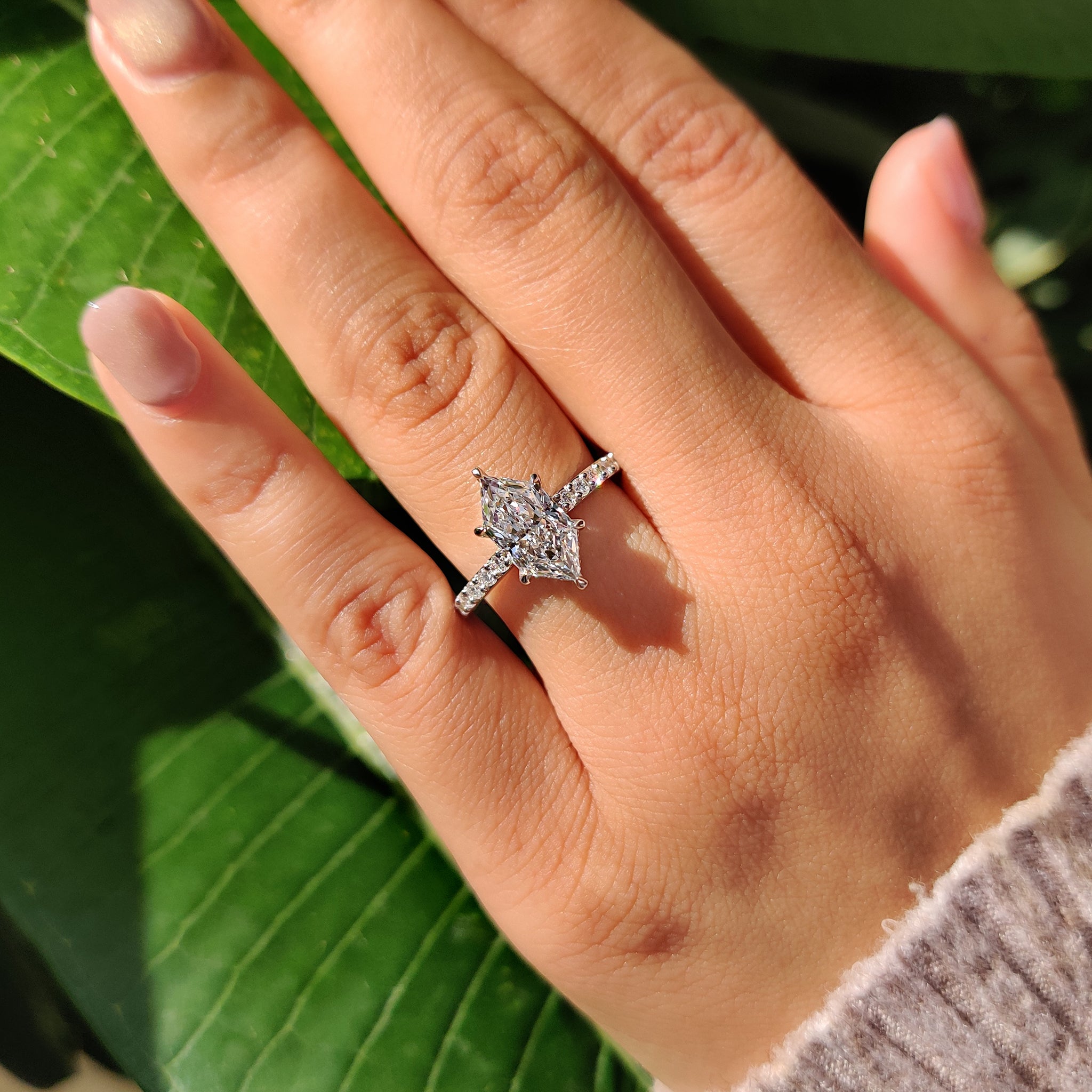 Lab Grown Diamond with IGI certified.
