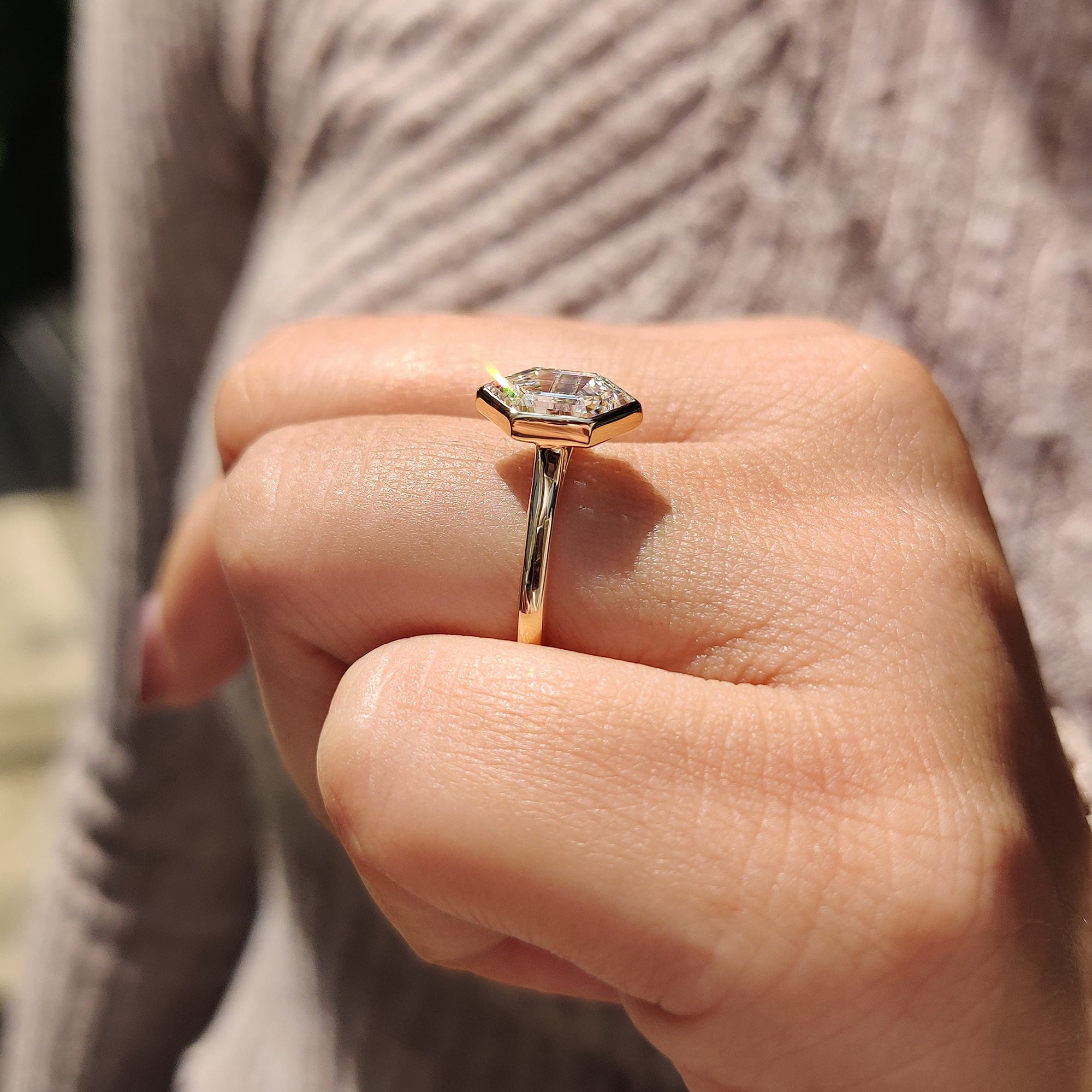 Handmade ring with IGI certified.
