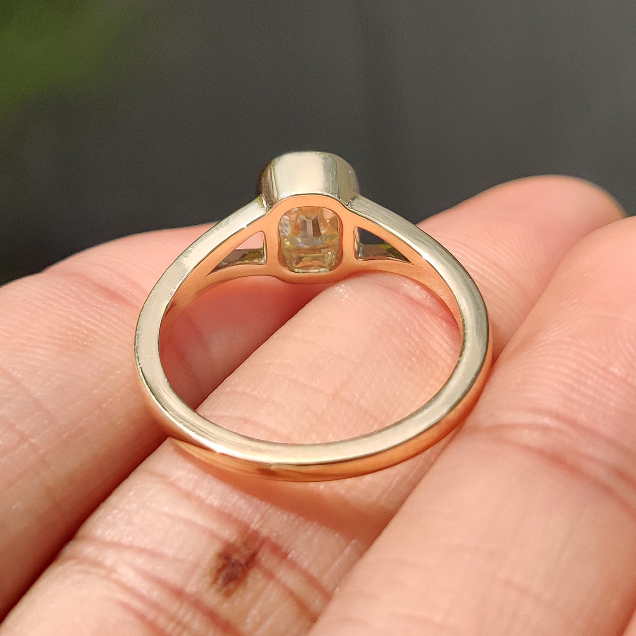 Split shank yellow gold diamond ring with old European cut.