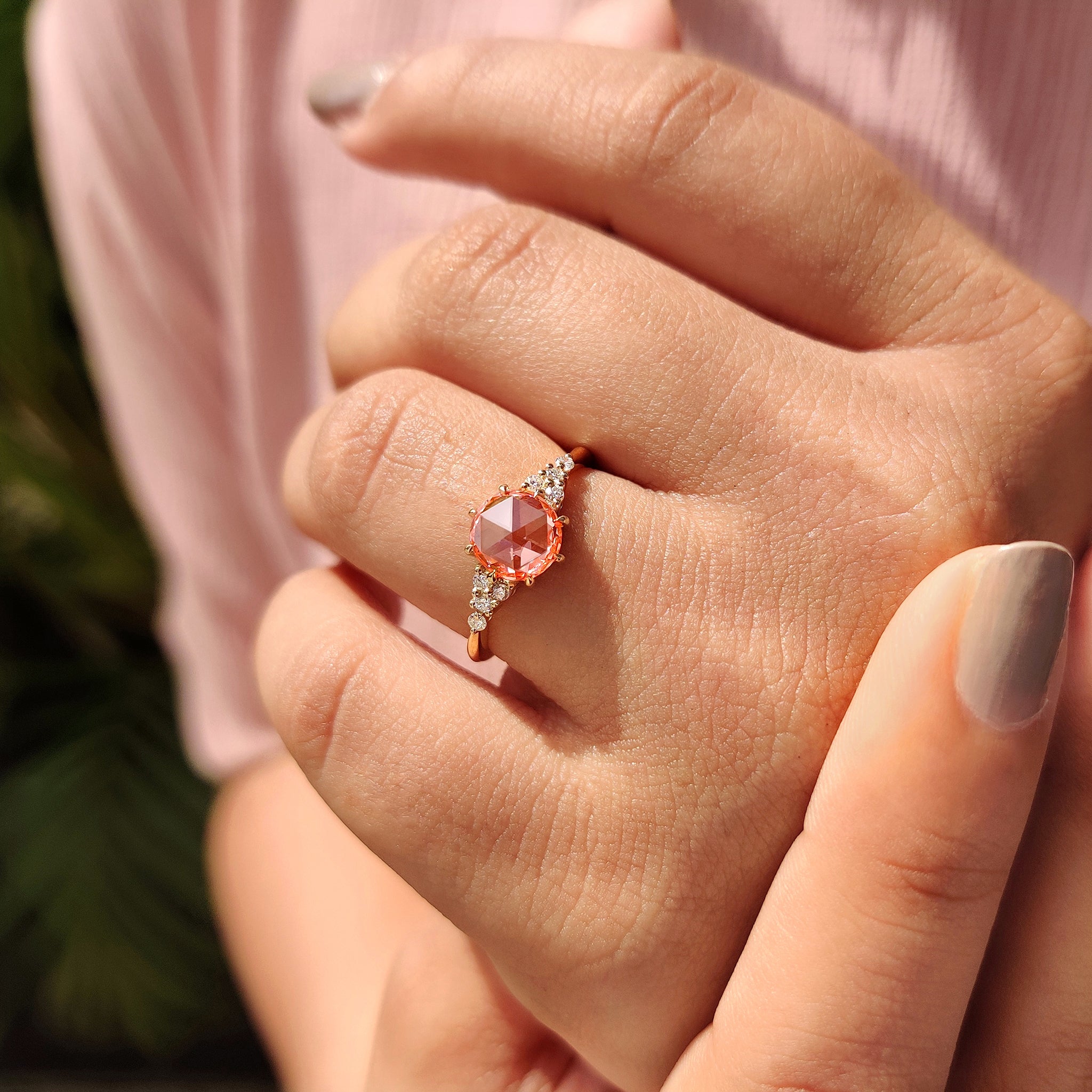 Round cut side stone in muse setting ring.