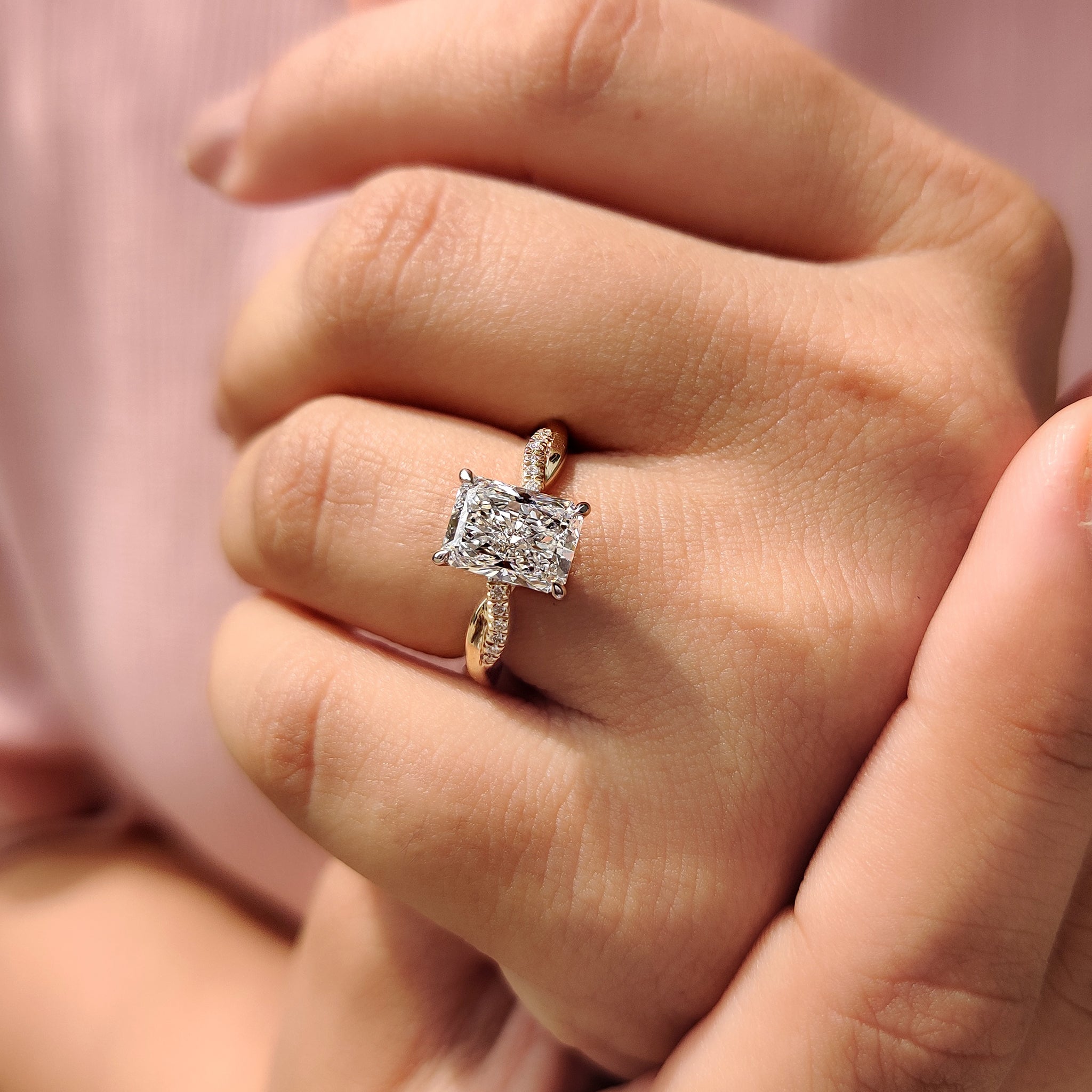 Diamond engagement ring with Lab Grown Diamond.