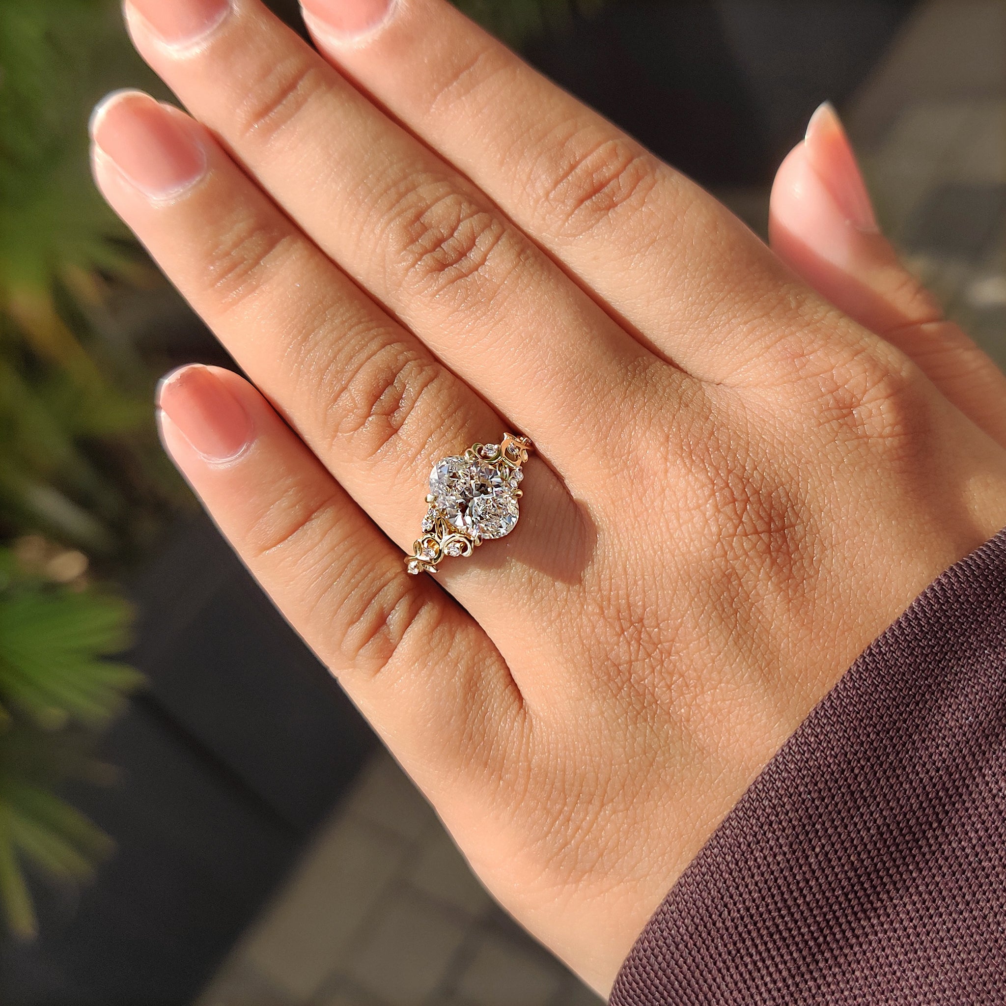 Round side stone with yellow gold diamond ring.
