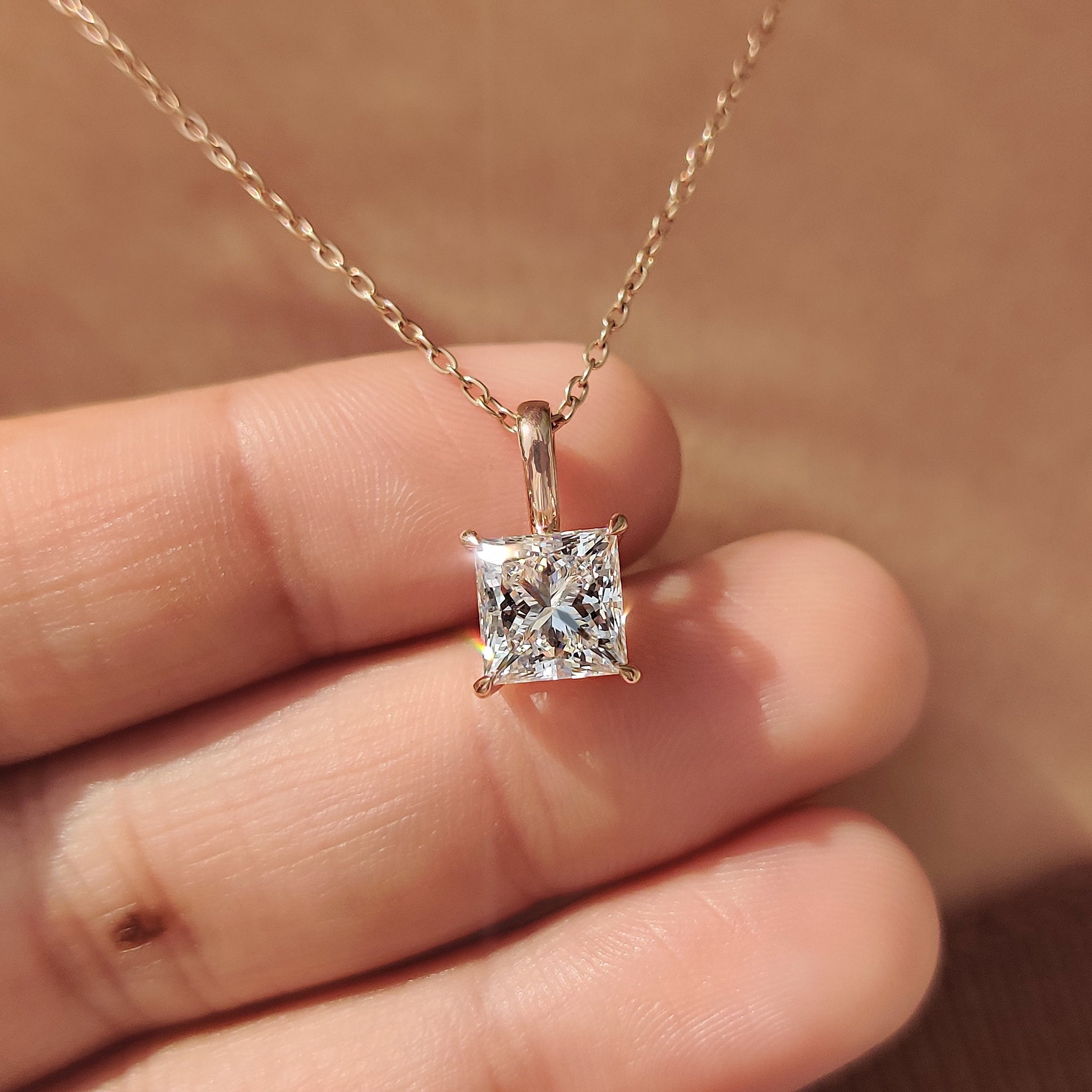 Solitaire pendant in rose gold pendant.
