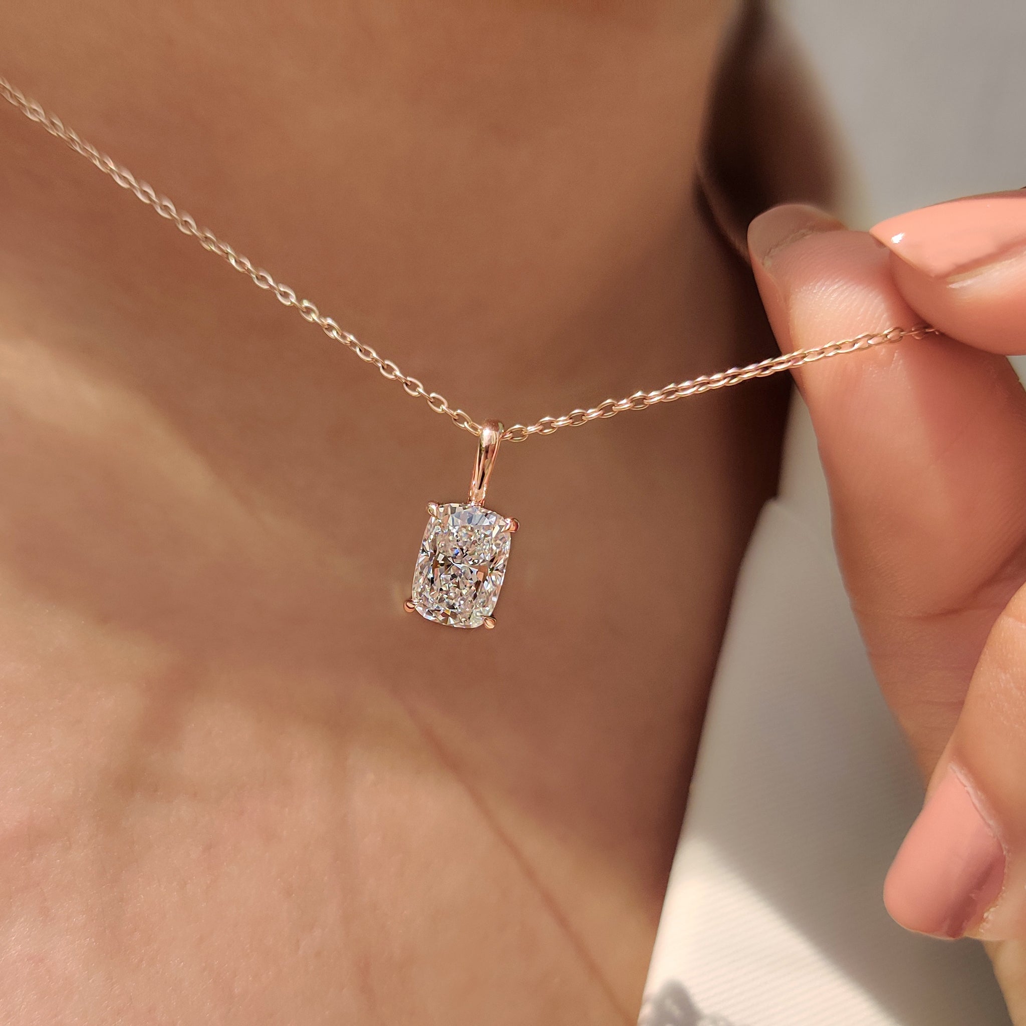 Buy diamond pendant with Lab Grown Diamond.
