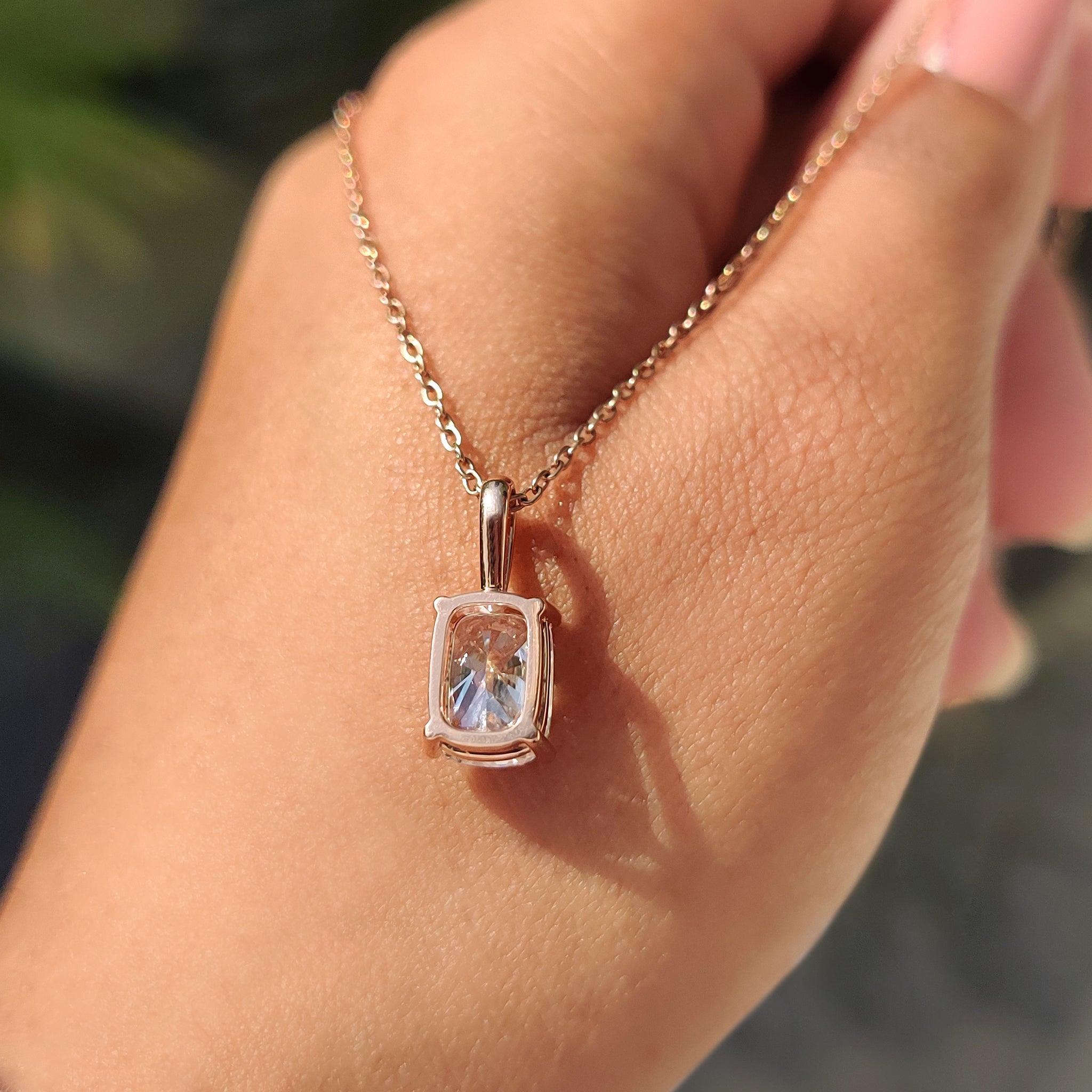 Handmade jewelry in Carat Diamonds pendant.

