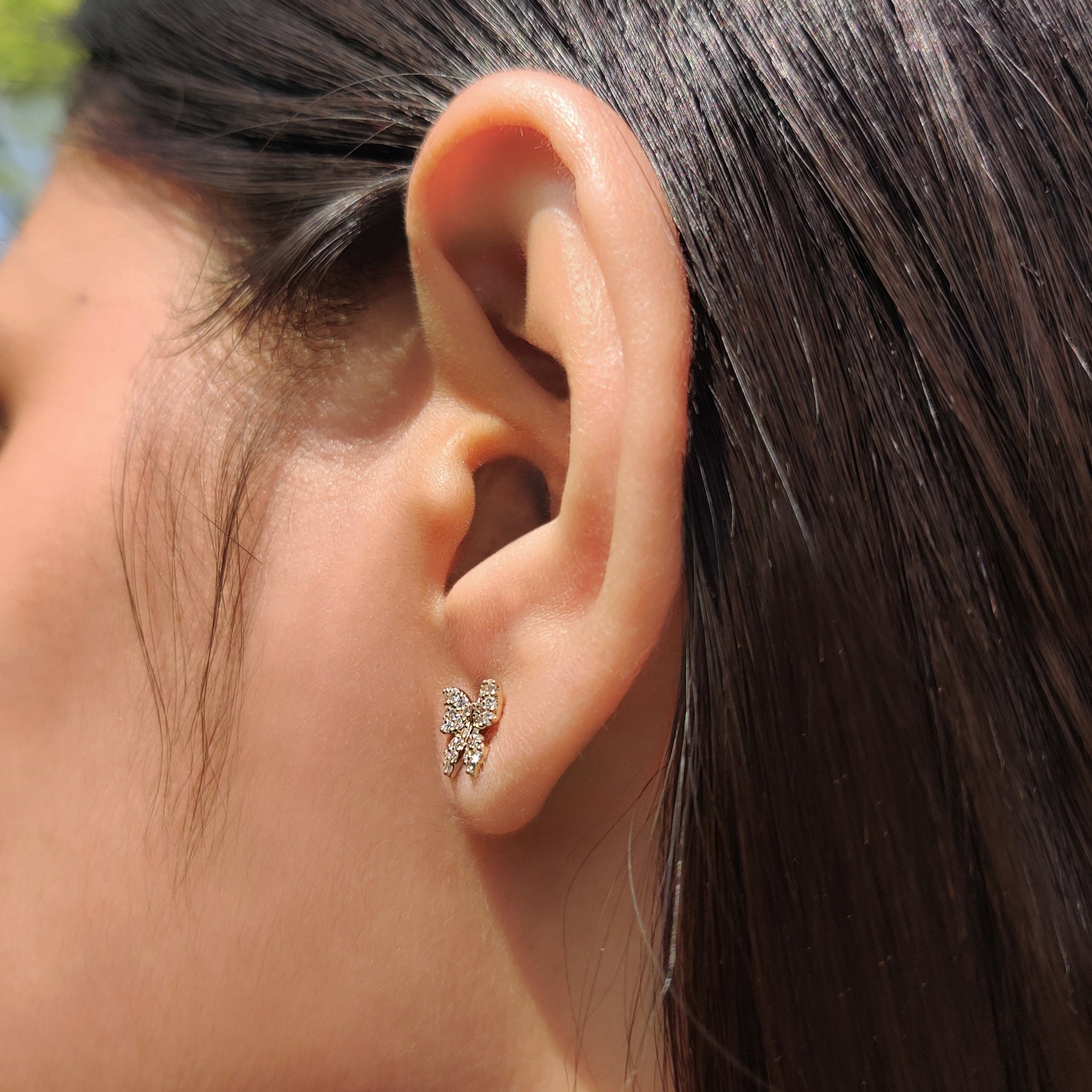 Handmade bow stud earrings in yellow gold with round diamonds
