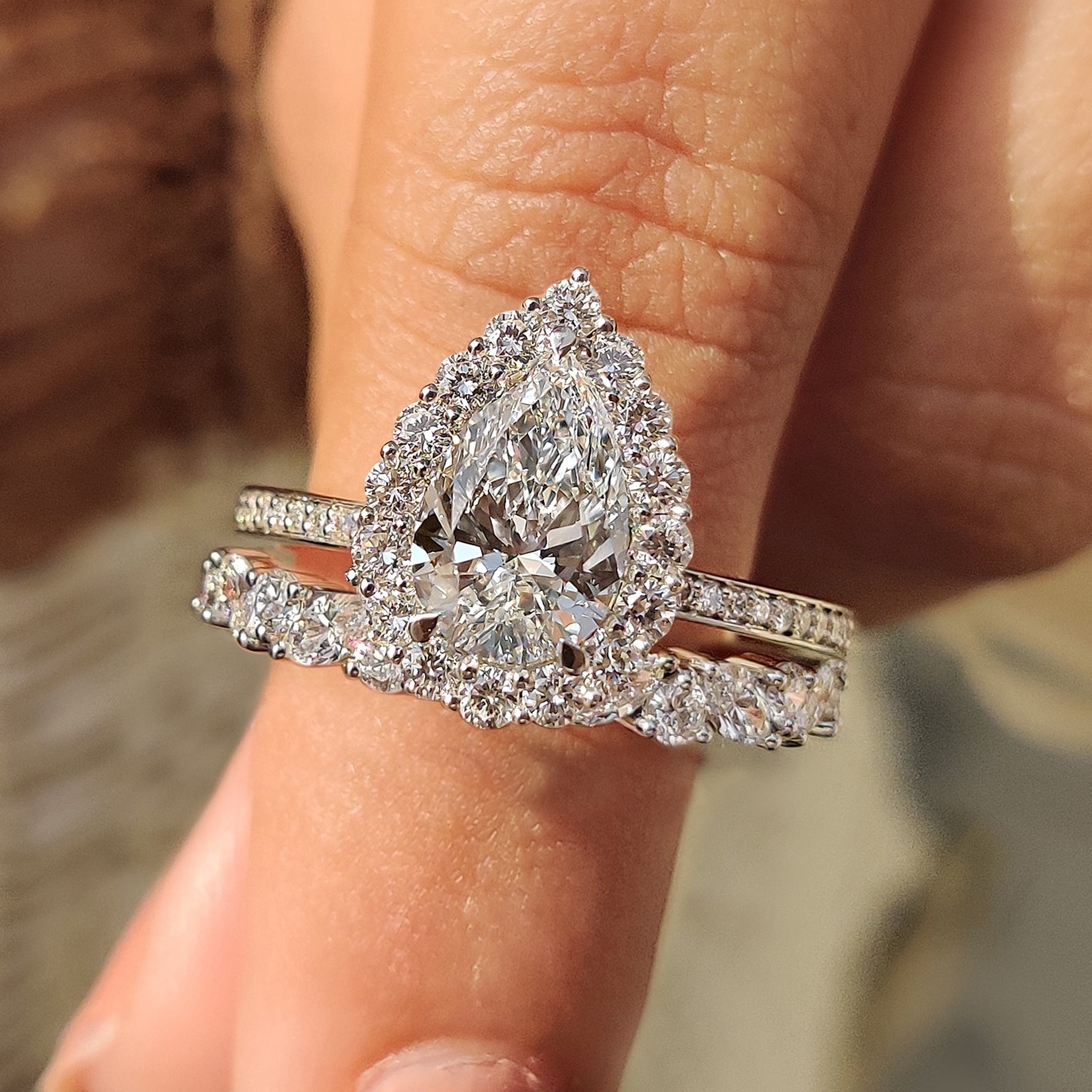 Pear shaped diamond bridal set in white gold
