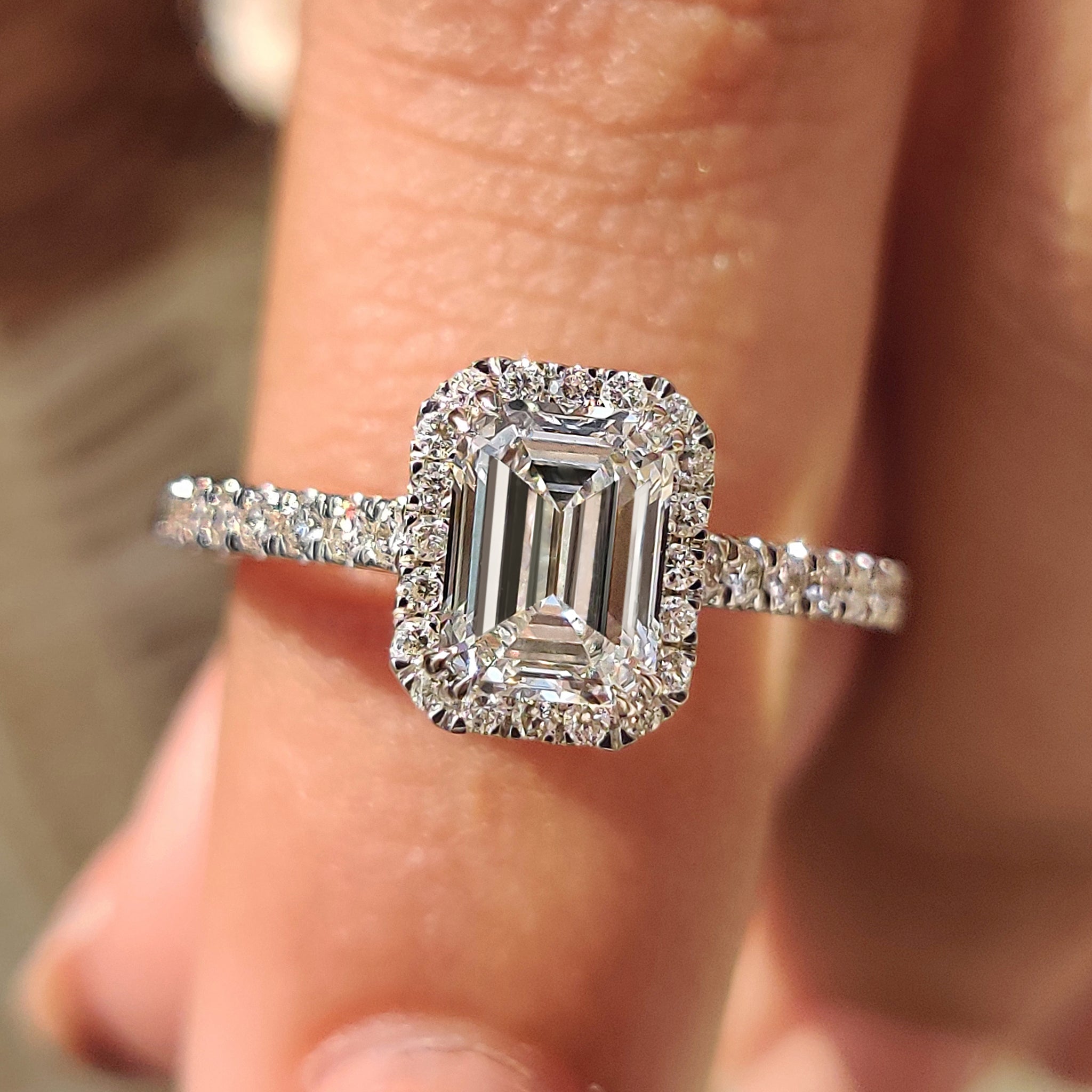 Emerald Engagement Ring in Dazzling Beauty