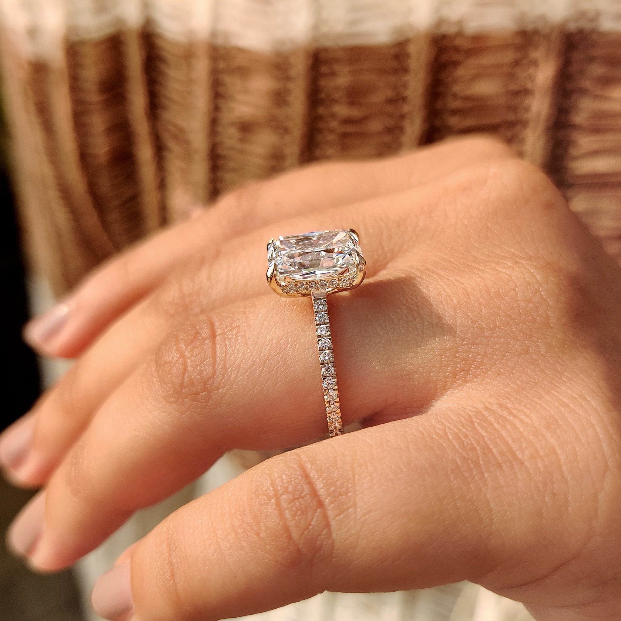 Radiant and round cut diamond ring design
