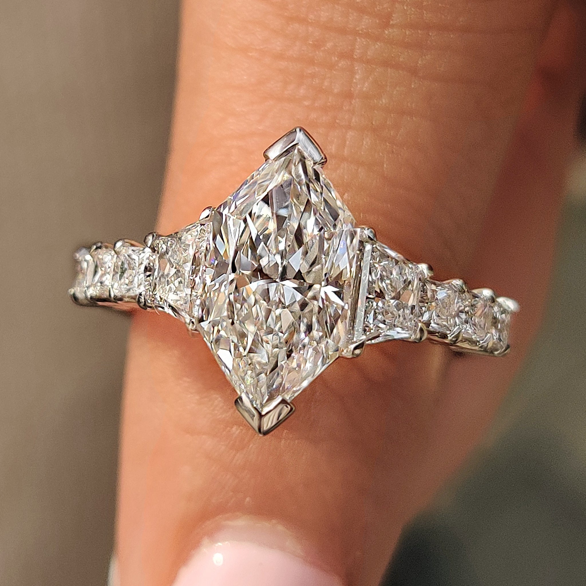 Dutch marquise ring in white gold with tapered shank.
