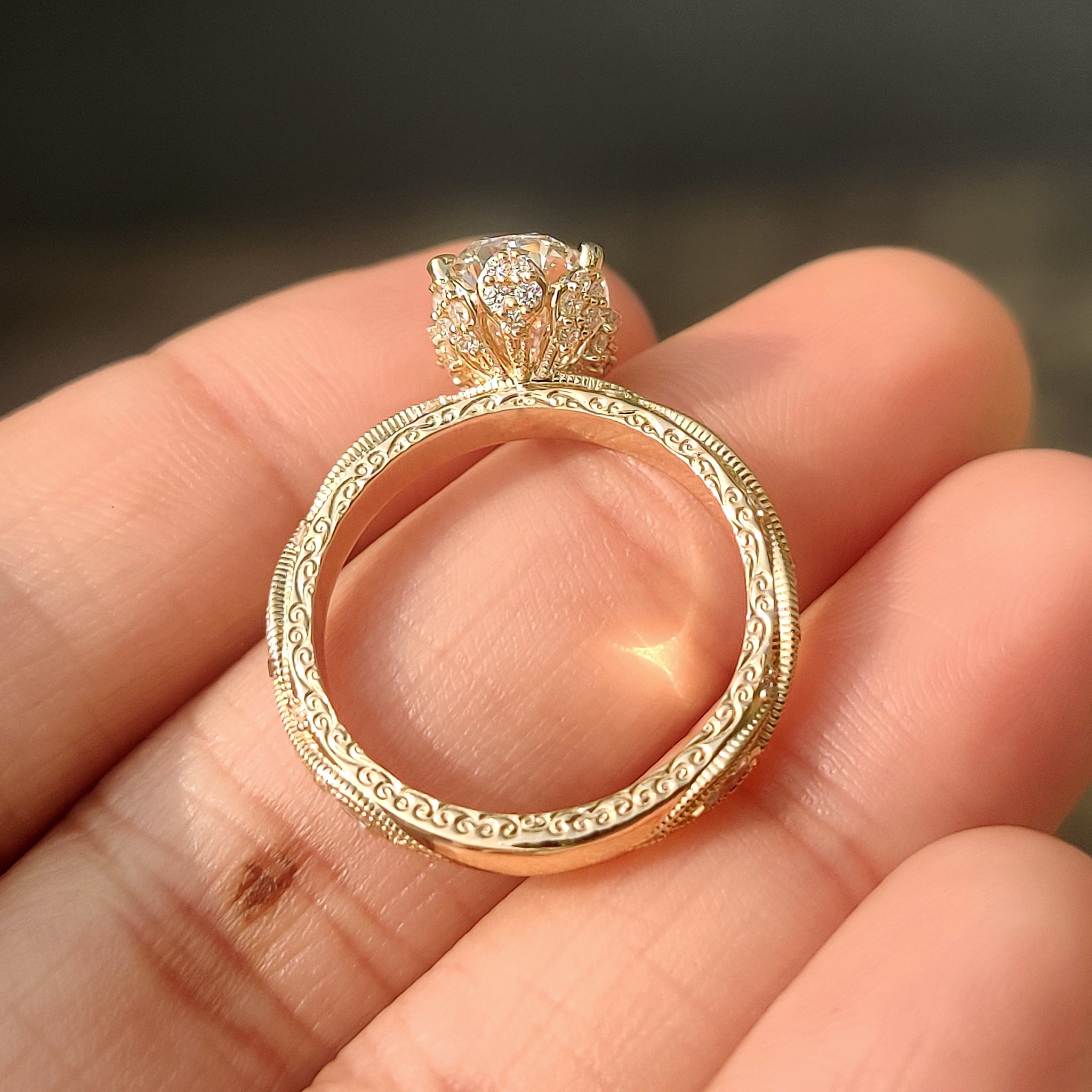 IGI certified oval cut diamond ring quality.
