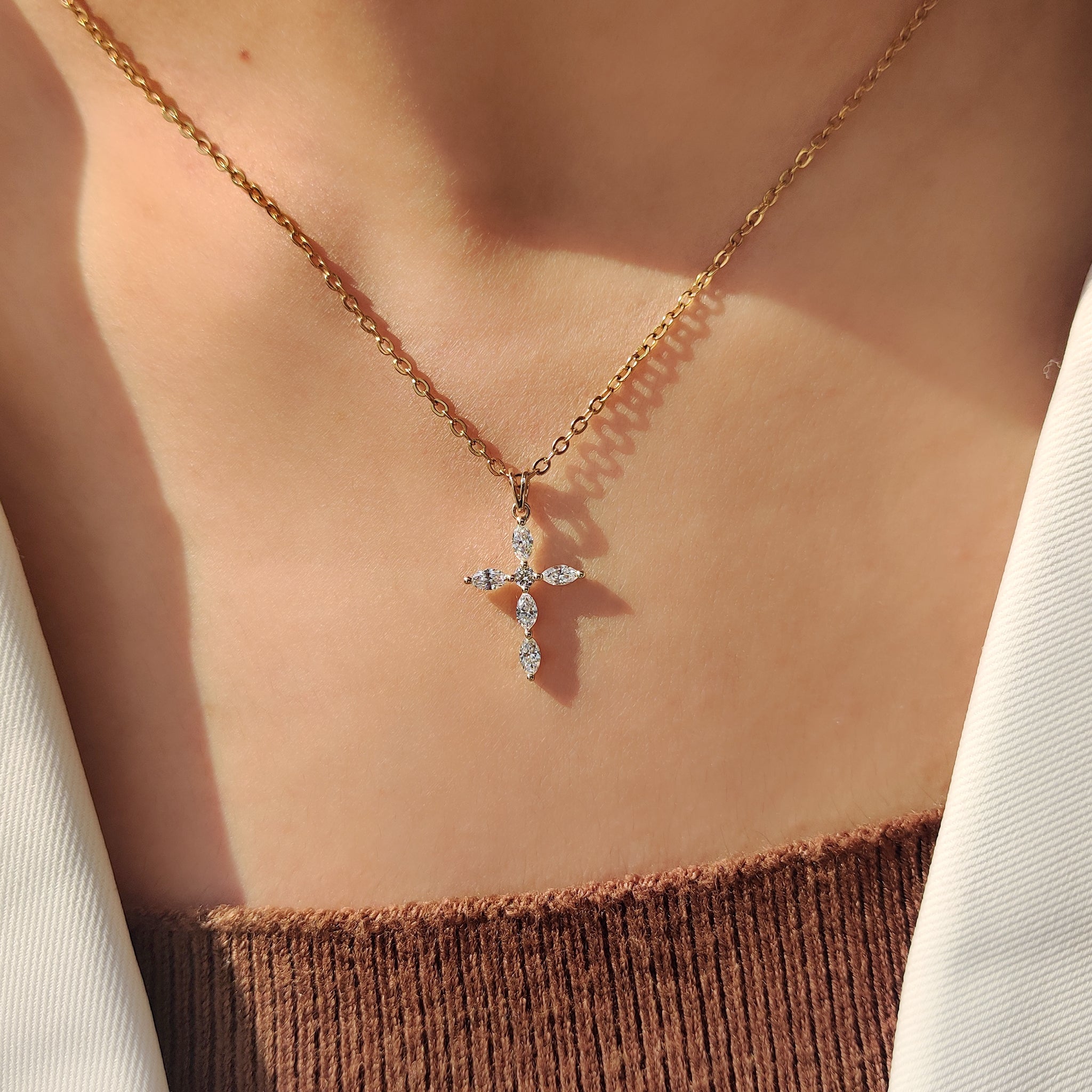 Round diamond pendant featuring shared prong setting.
