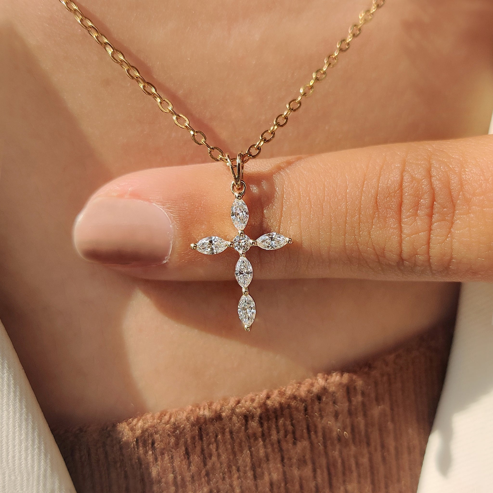 Marquise diamond pendant with round diamond pendant.
