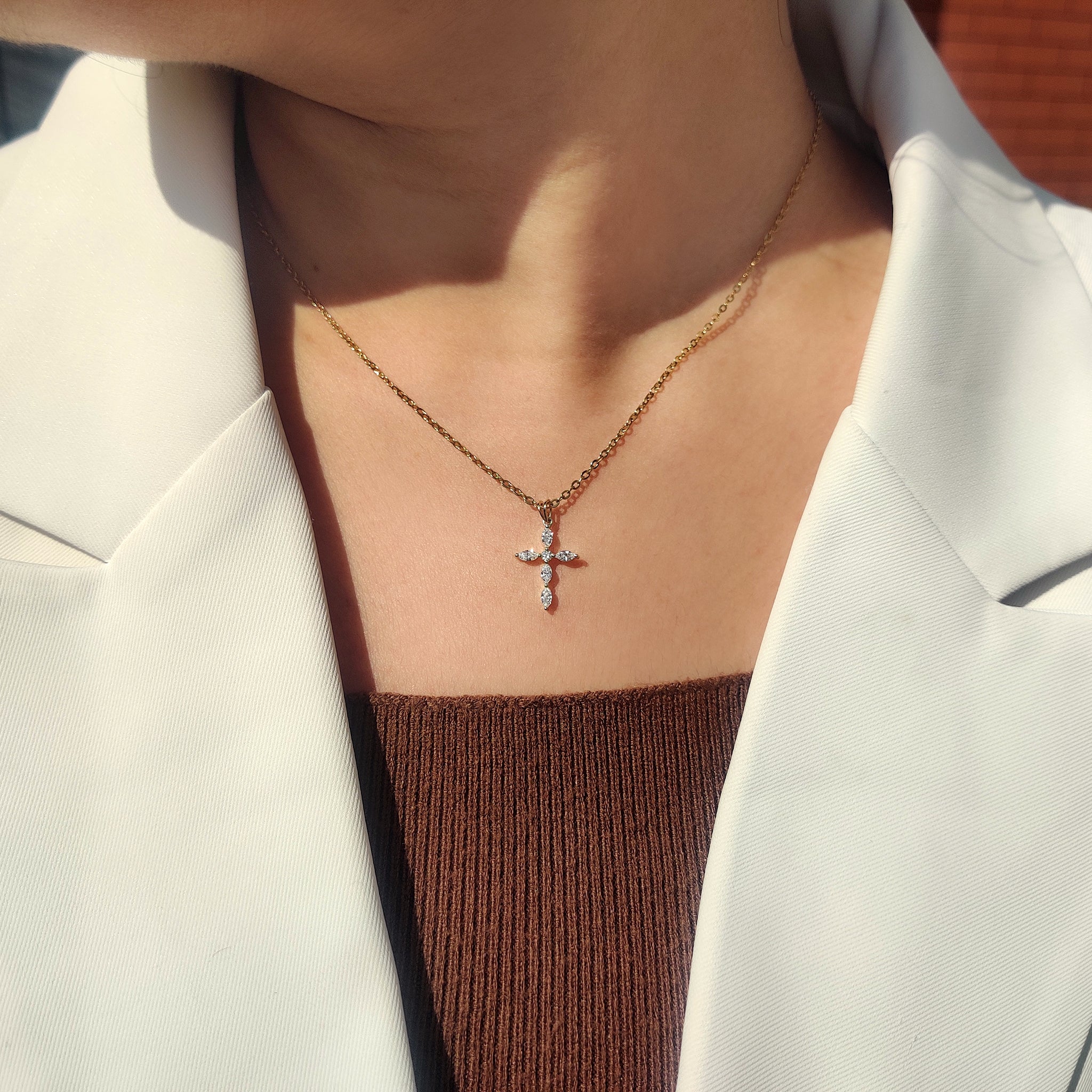 Unique diamond pendant in Swedish Cross pendant.
