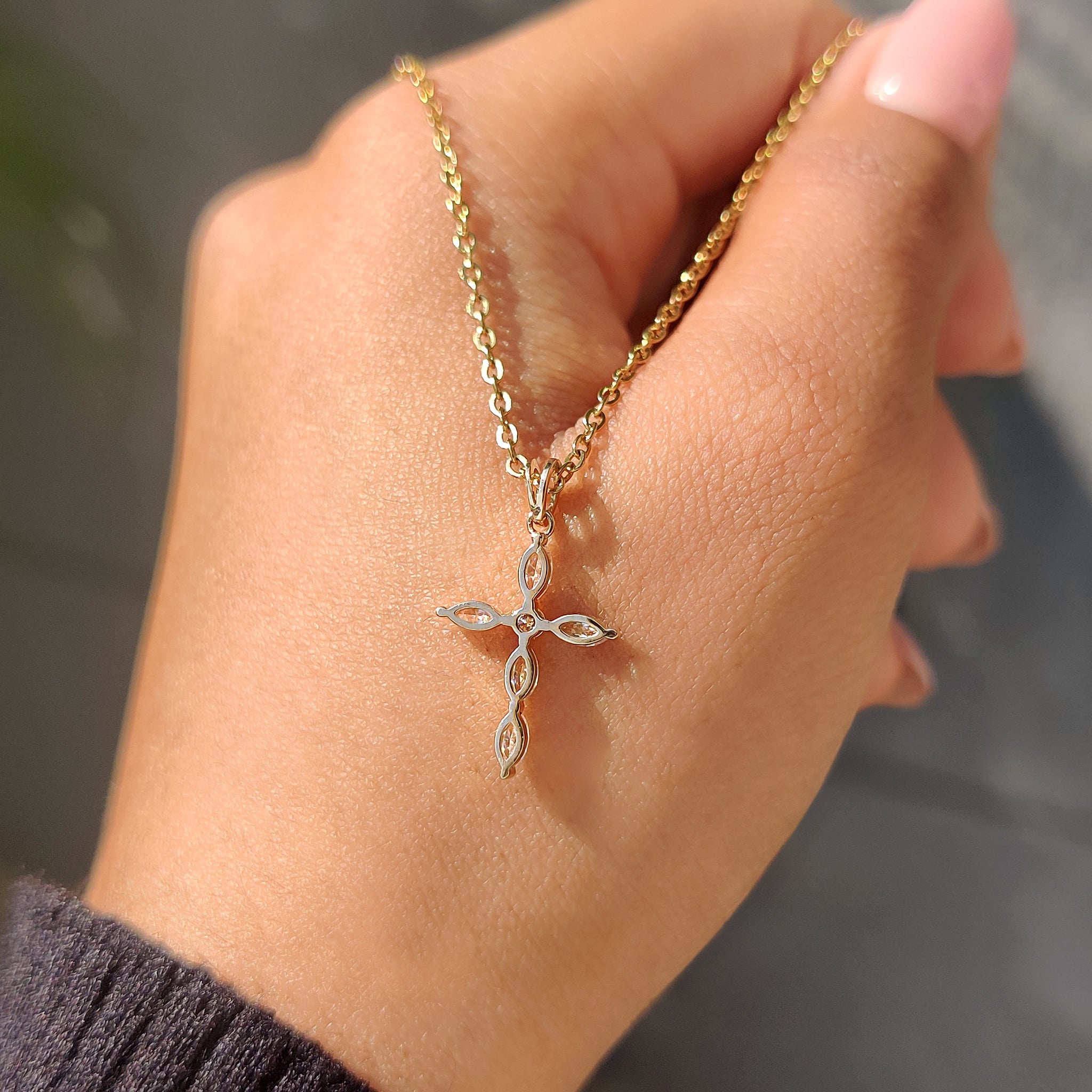 Buy diamond pendant with Swedish Cross pendant.
