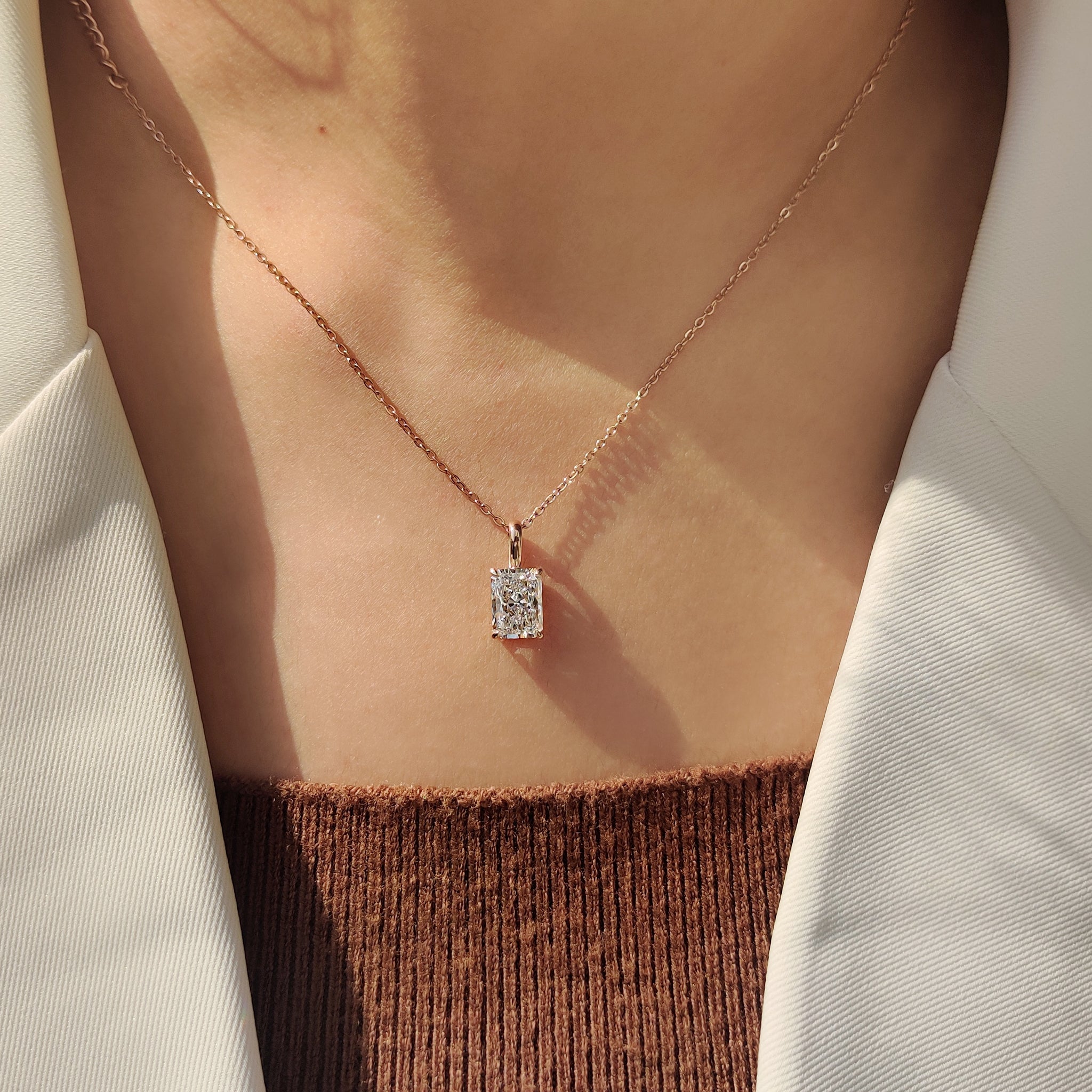 Solitaire pendant with handmade jewelry.
