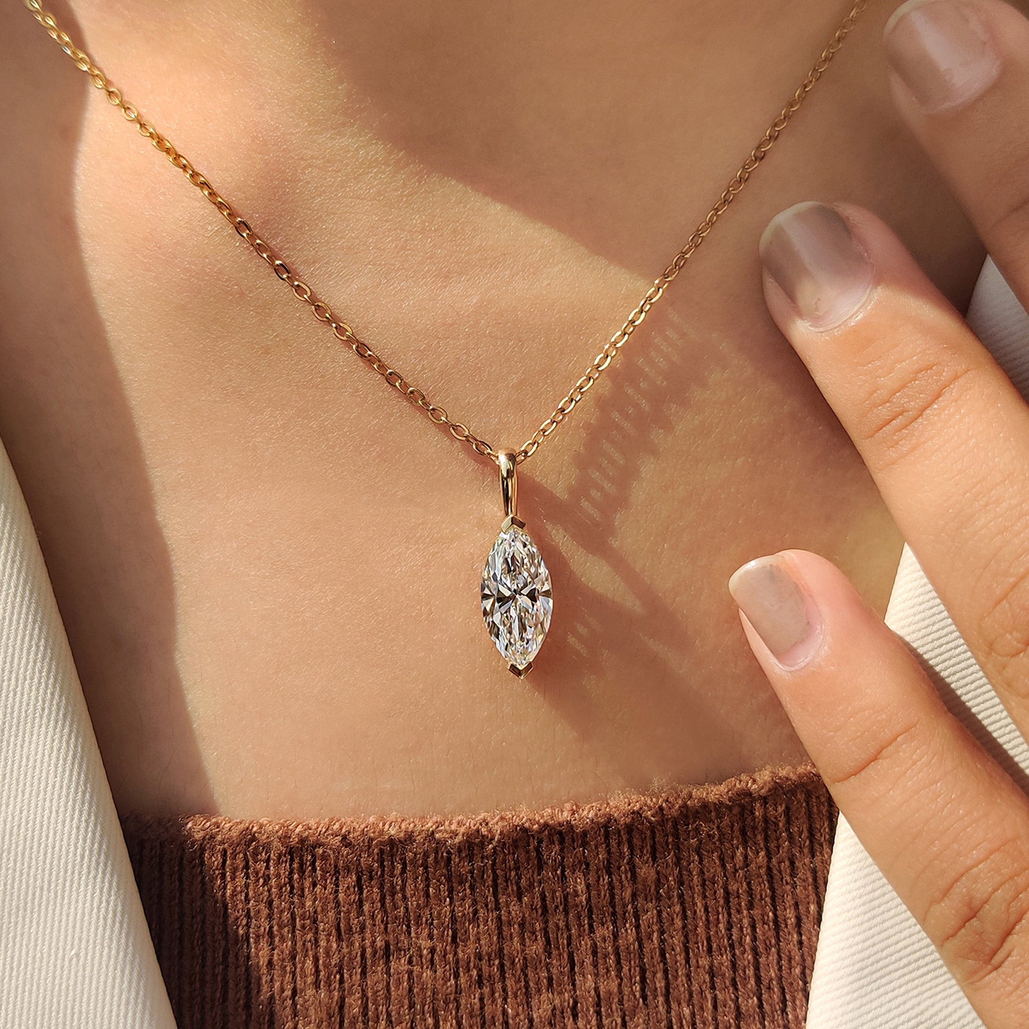 Simple pendant featuring unique diamond pendant.
