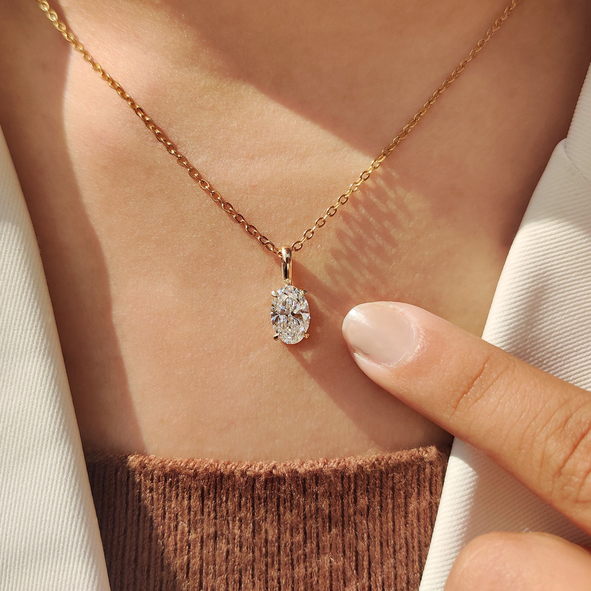 Carat Diamonds pendant in diamond solitaire pendant.
