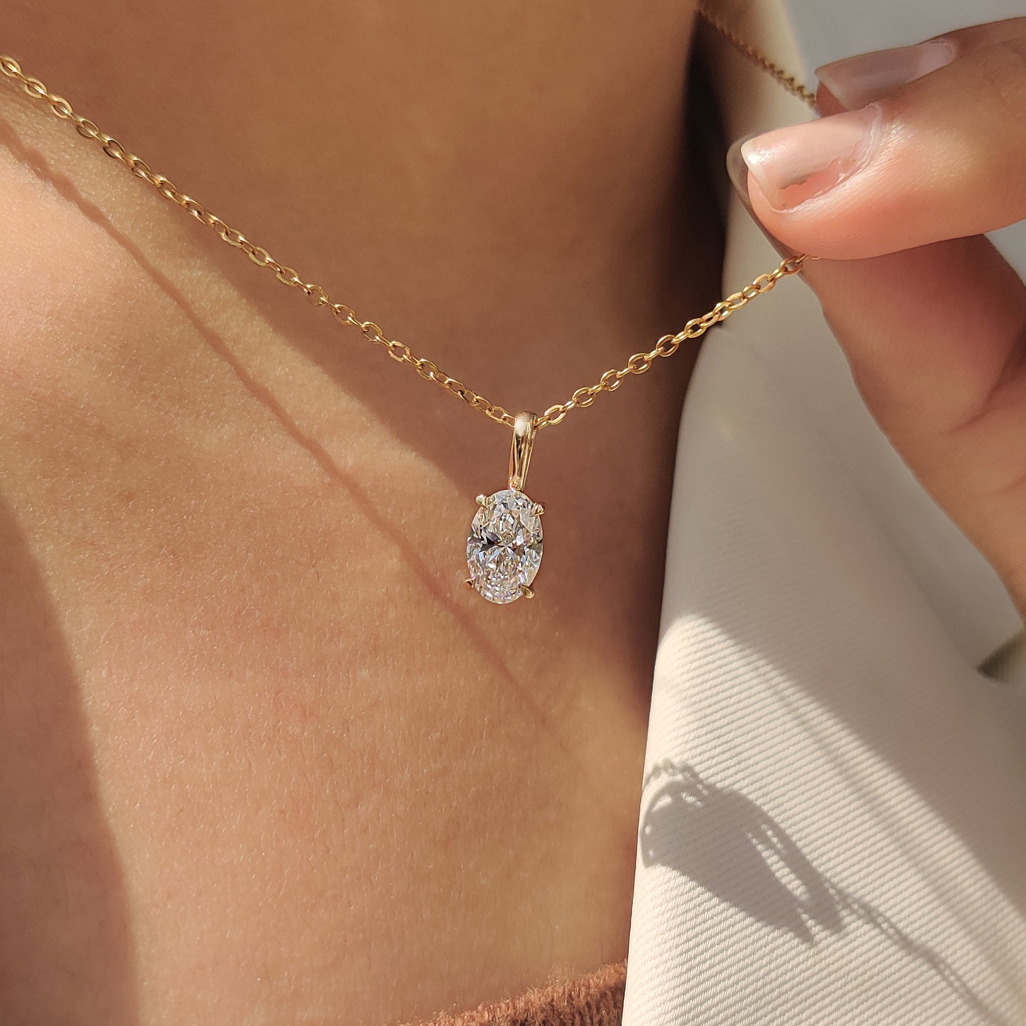 Lab Grown Diamond with yellow gold pendant.
