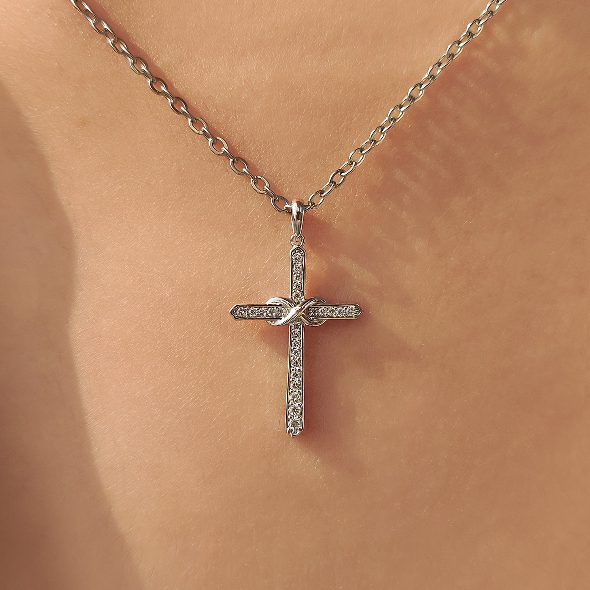 Religion pendant with a diamond cross.
