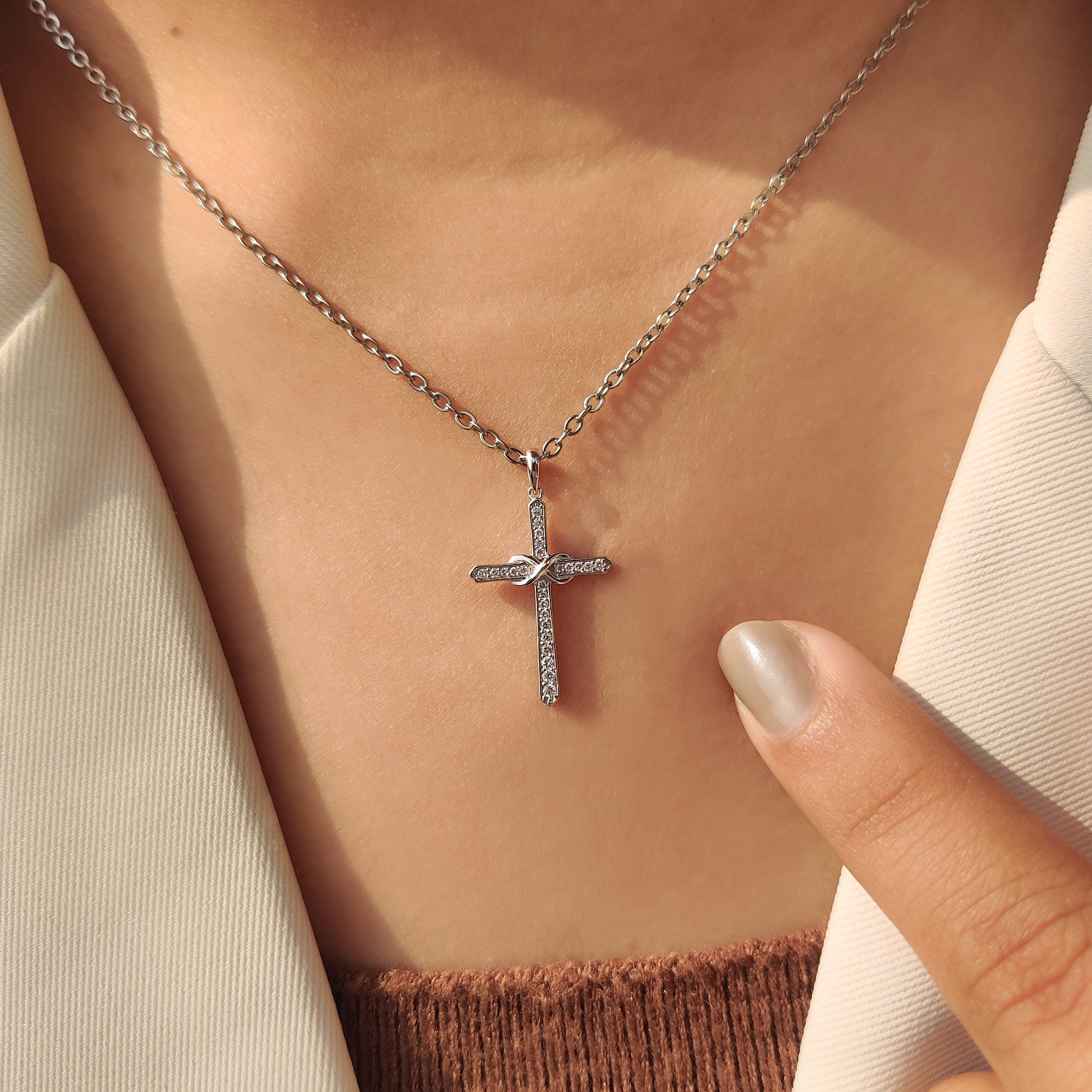 Buy diamond pendant with an infinity cross.
