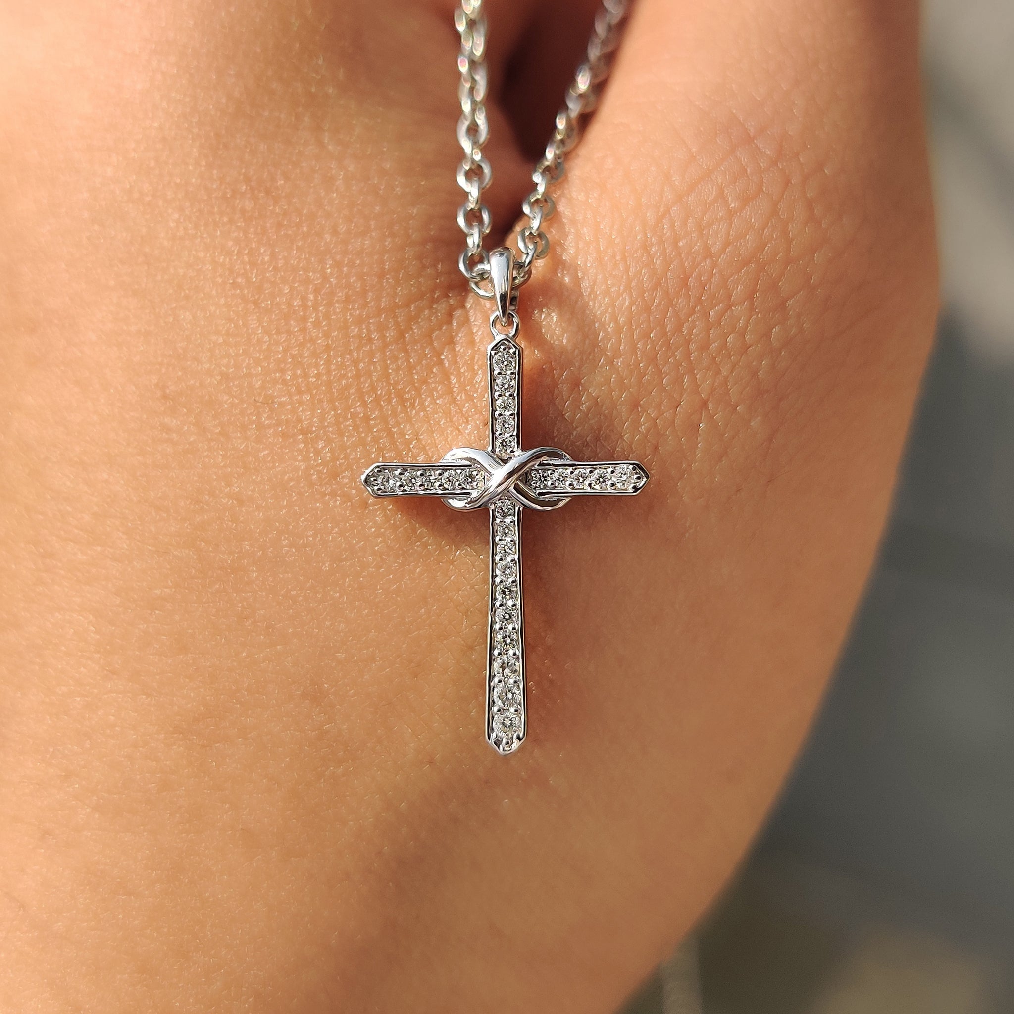 Handmade jewelry white gold cross pendant.
