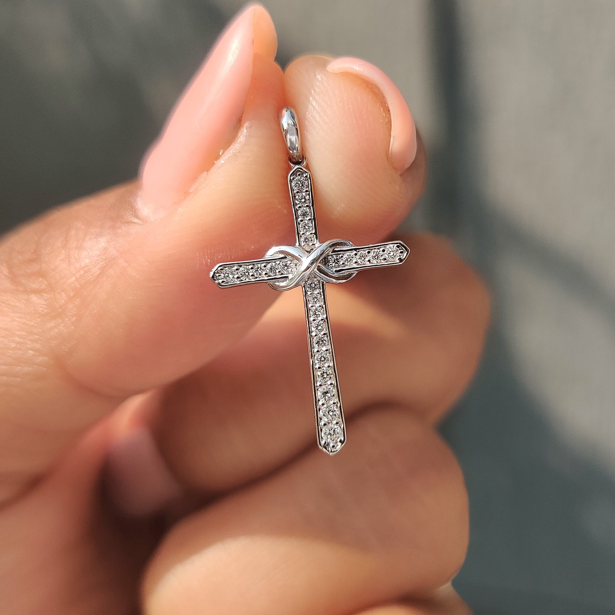 Diamond cross pendant in white gold.

