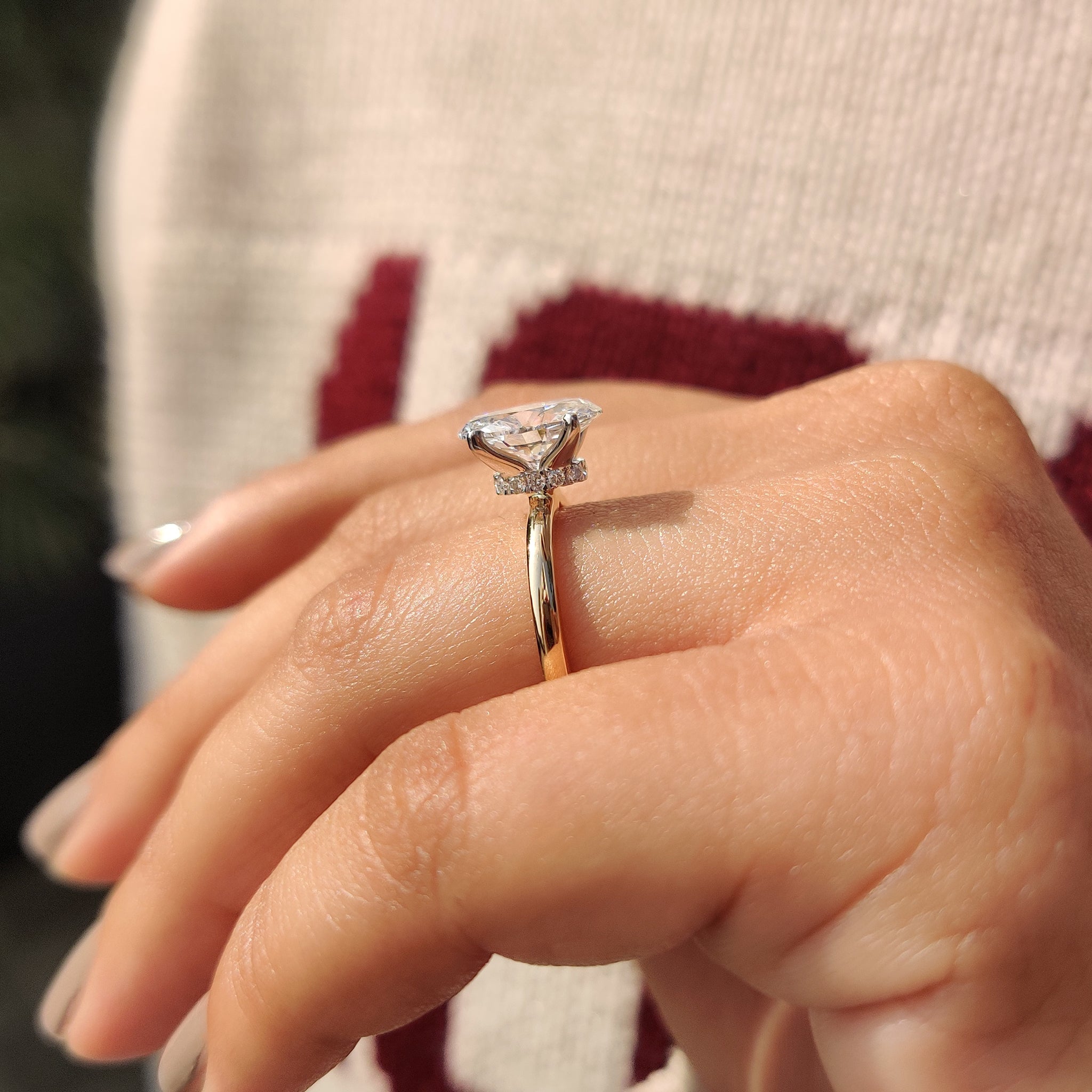 Round halo diamond ring in white gold.
