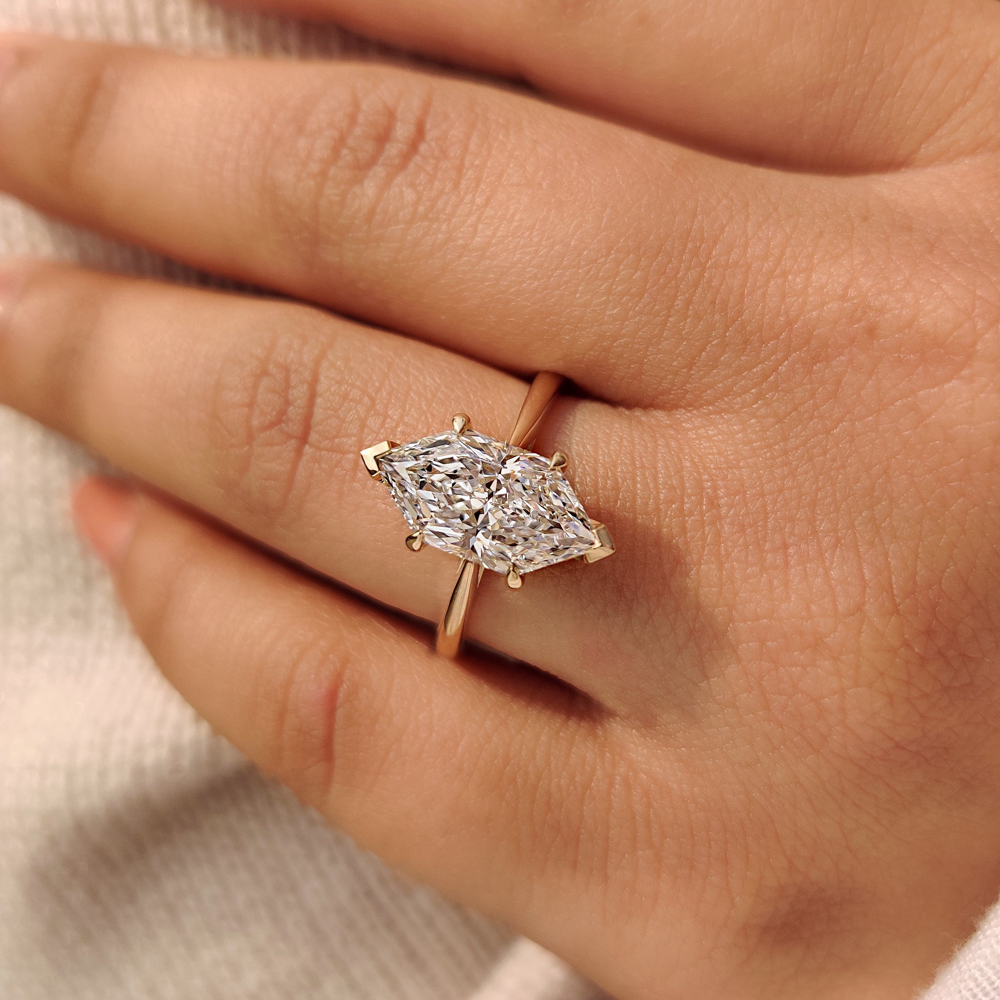 IGI certified Dutch marquise ring with handmade quality.
