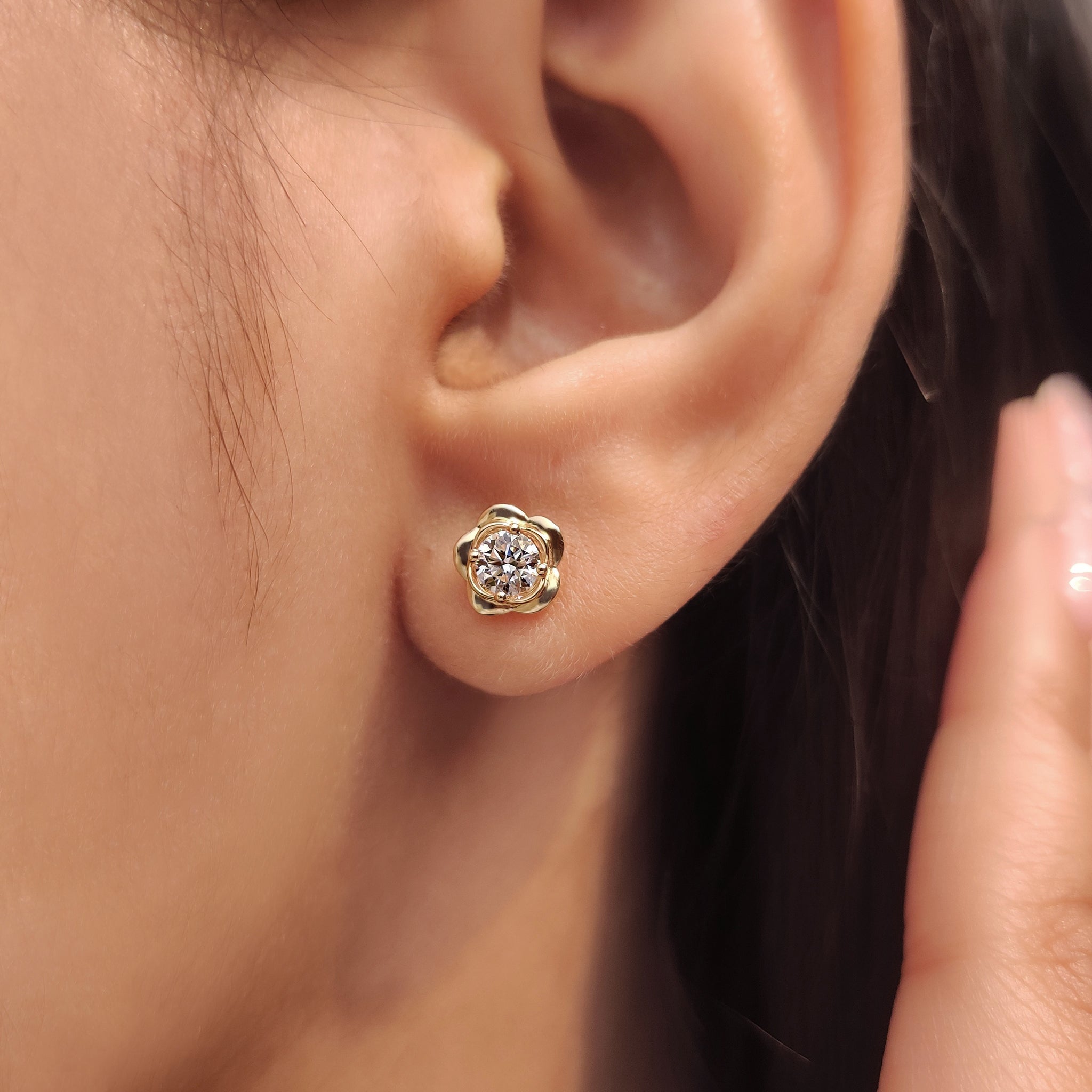 Flower shaped diamond stud earrings handmade.
