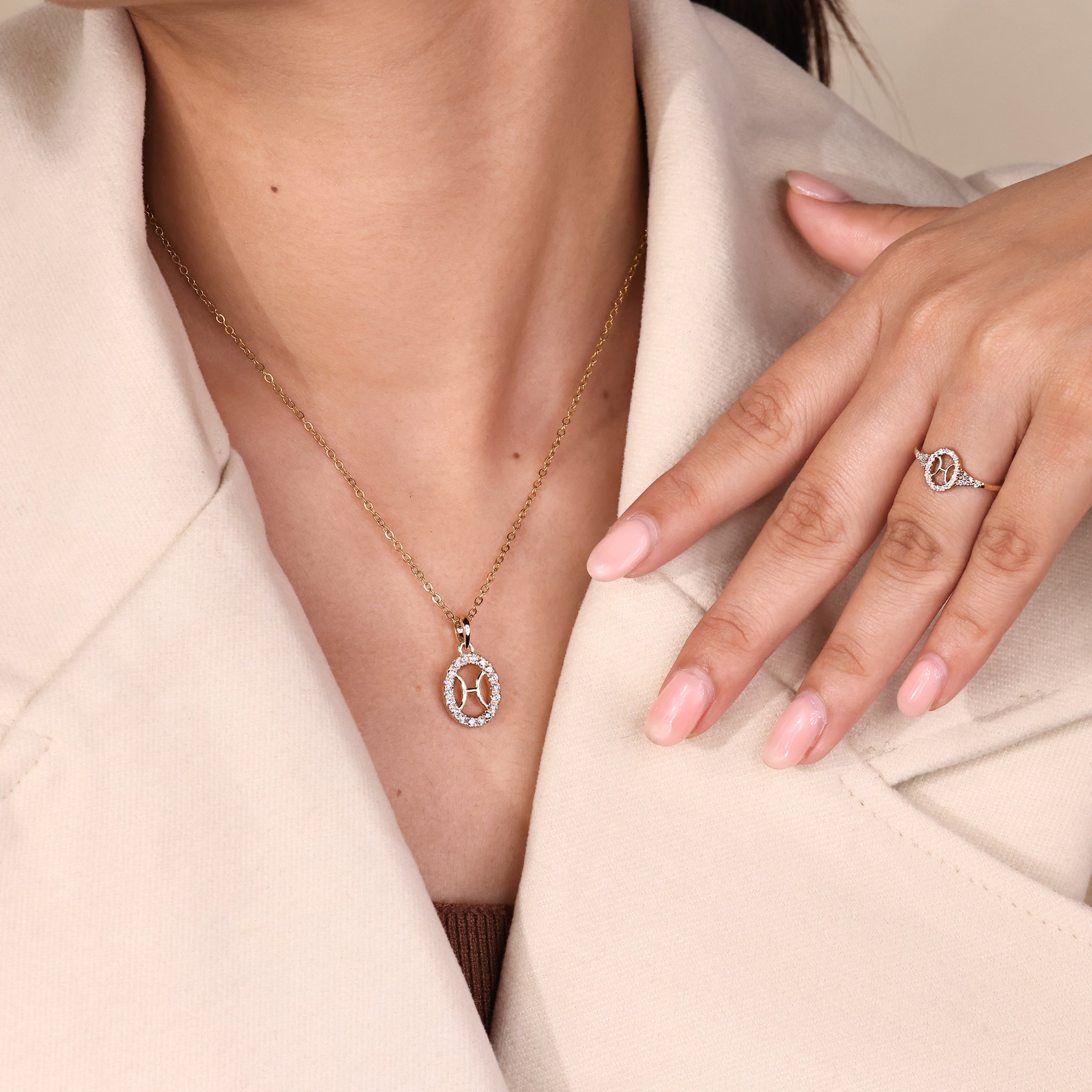 Yellow gold Pisces pendant with round cut halo and lab-grown diamond.