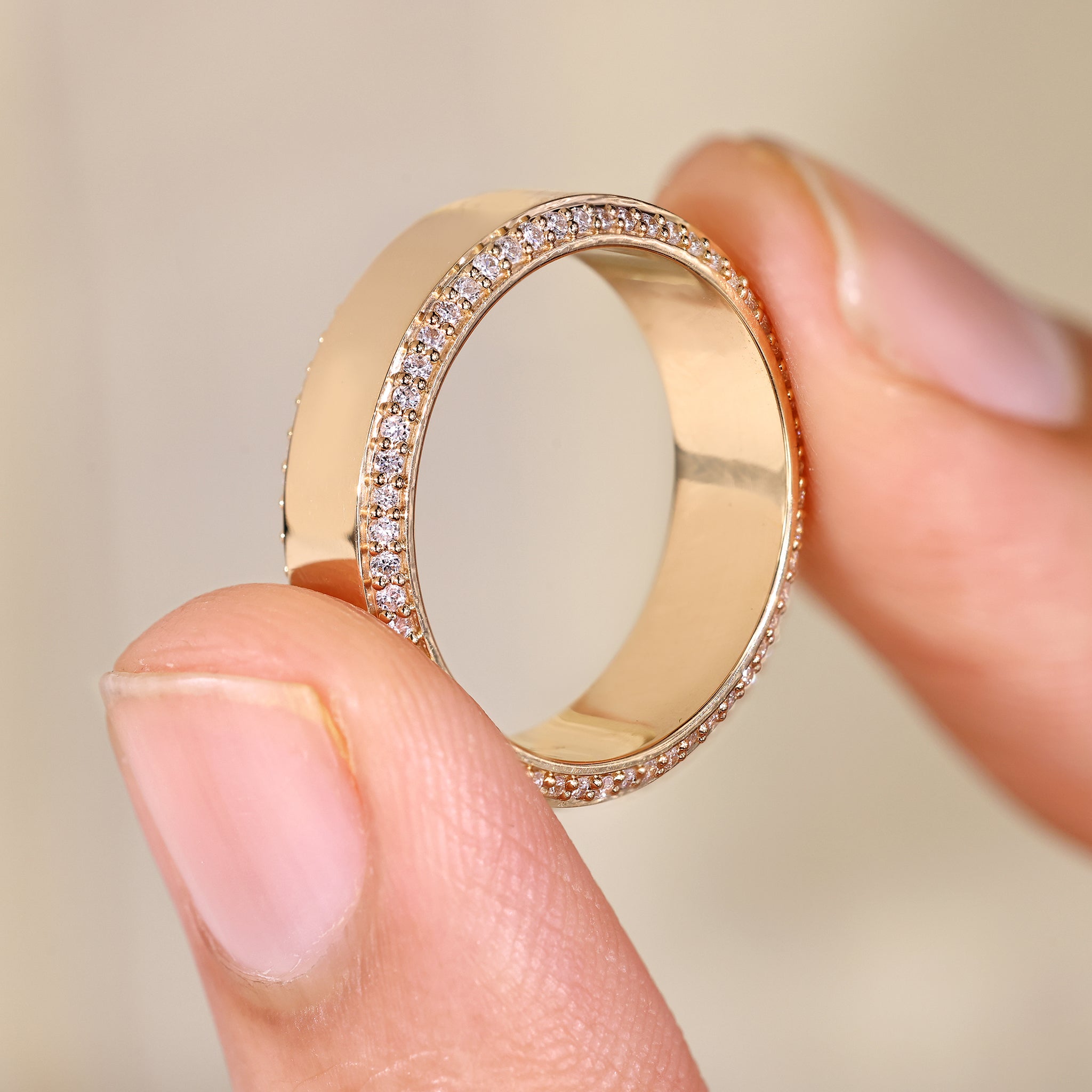 Lab grown diamond men’s wedding ring band style.
