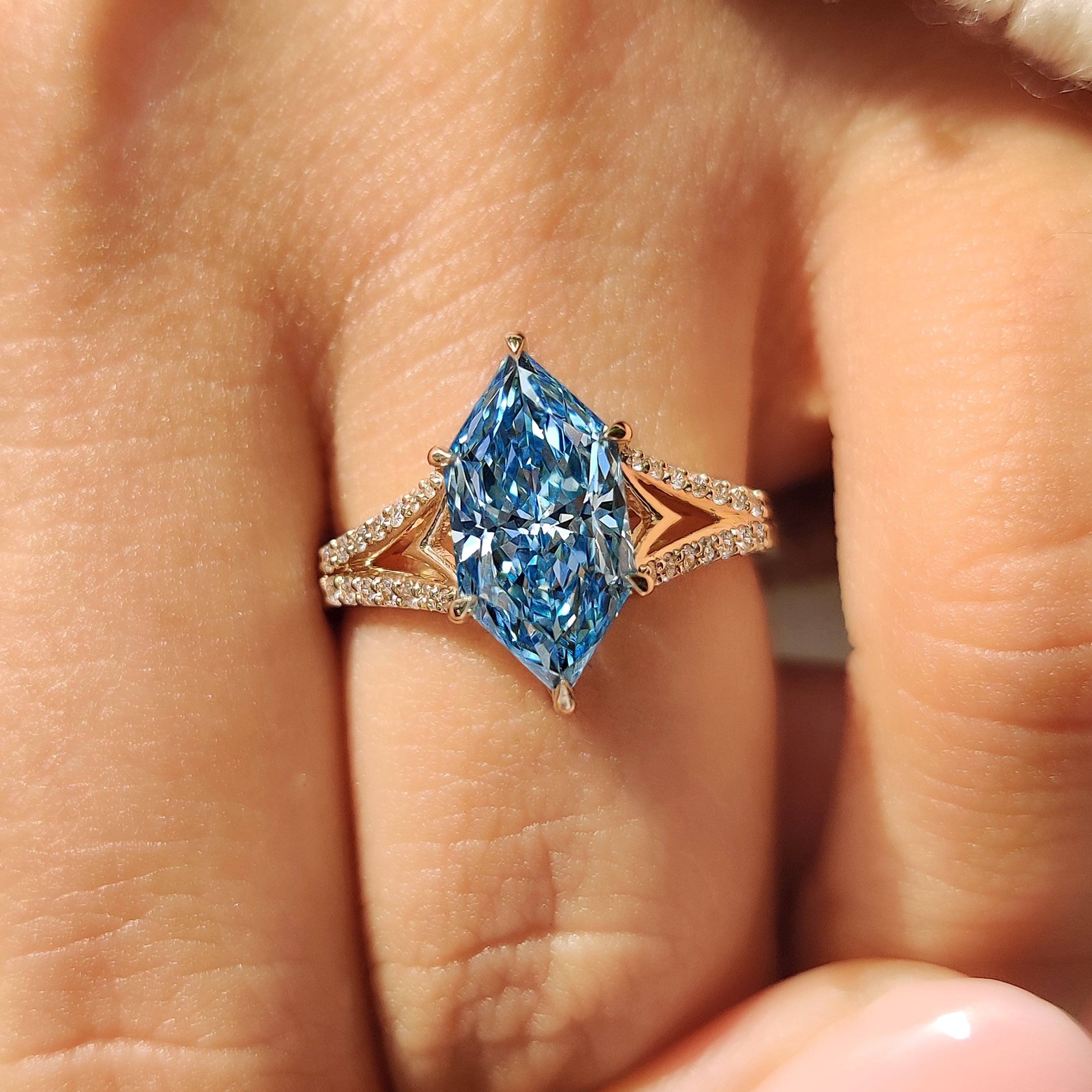 Dutch marquise lab diamond ring with split shank design
