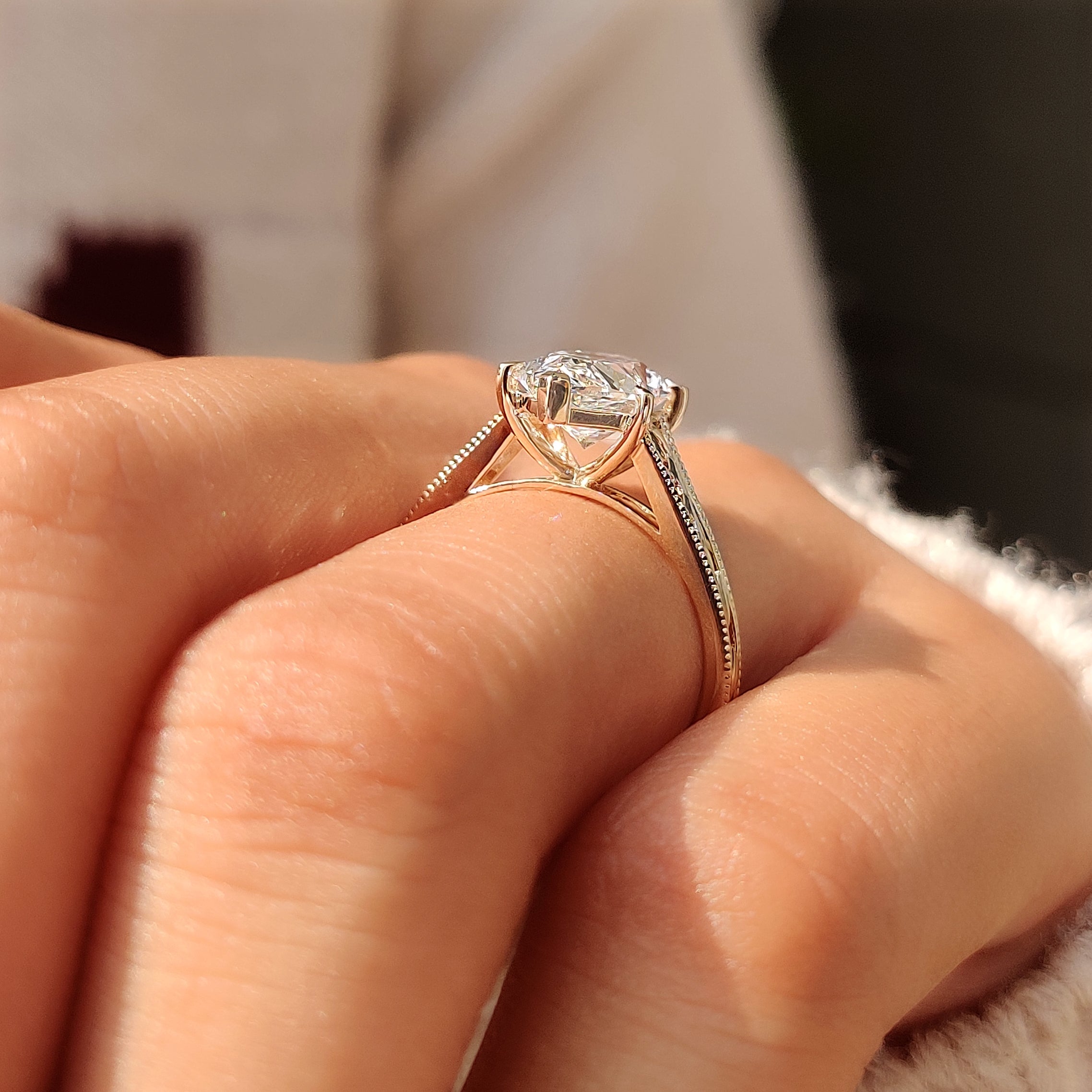 Two V shape prongs holding Dutch marquise diamond in place.
