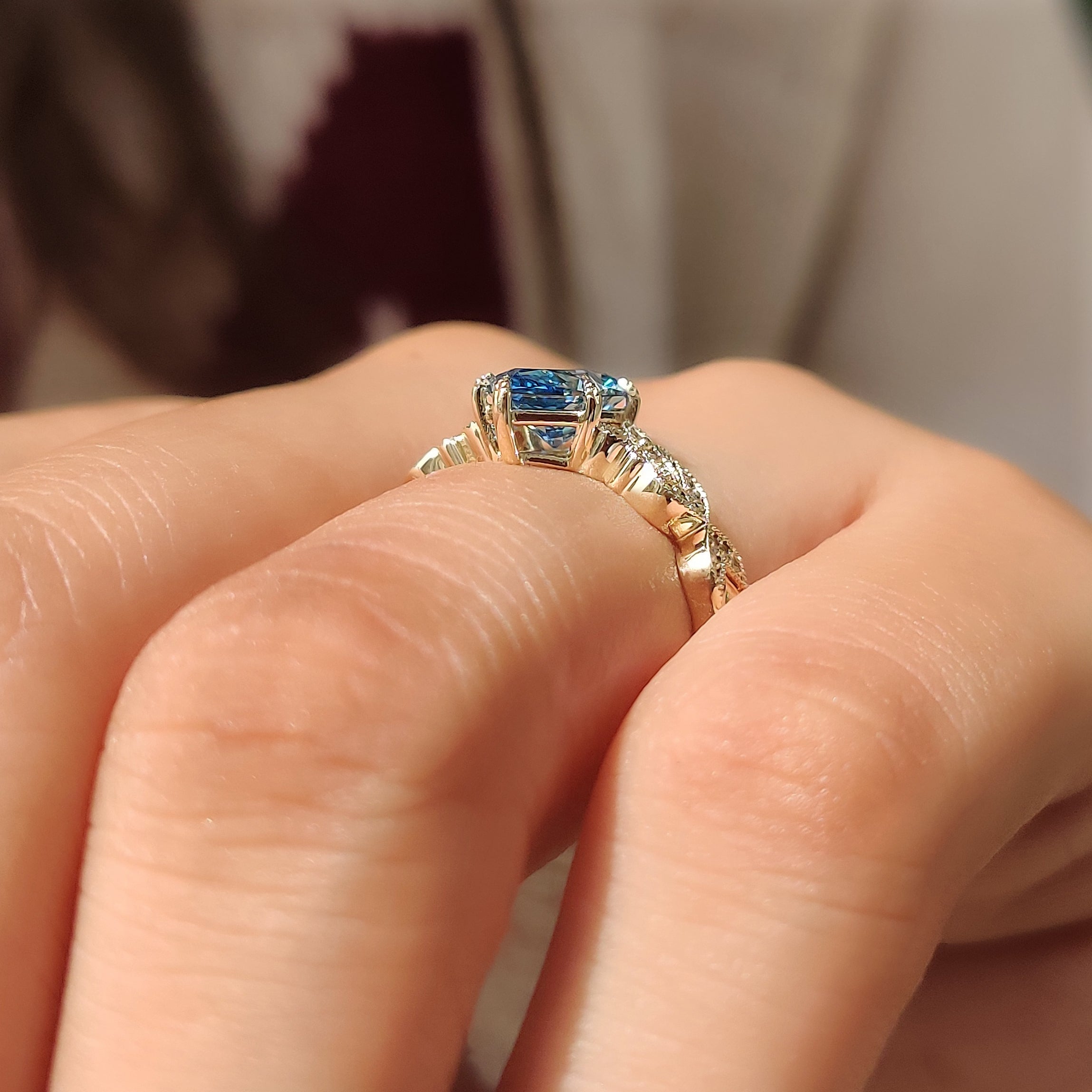 Six leaf prong Dutch marquise diamond ring
