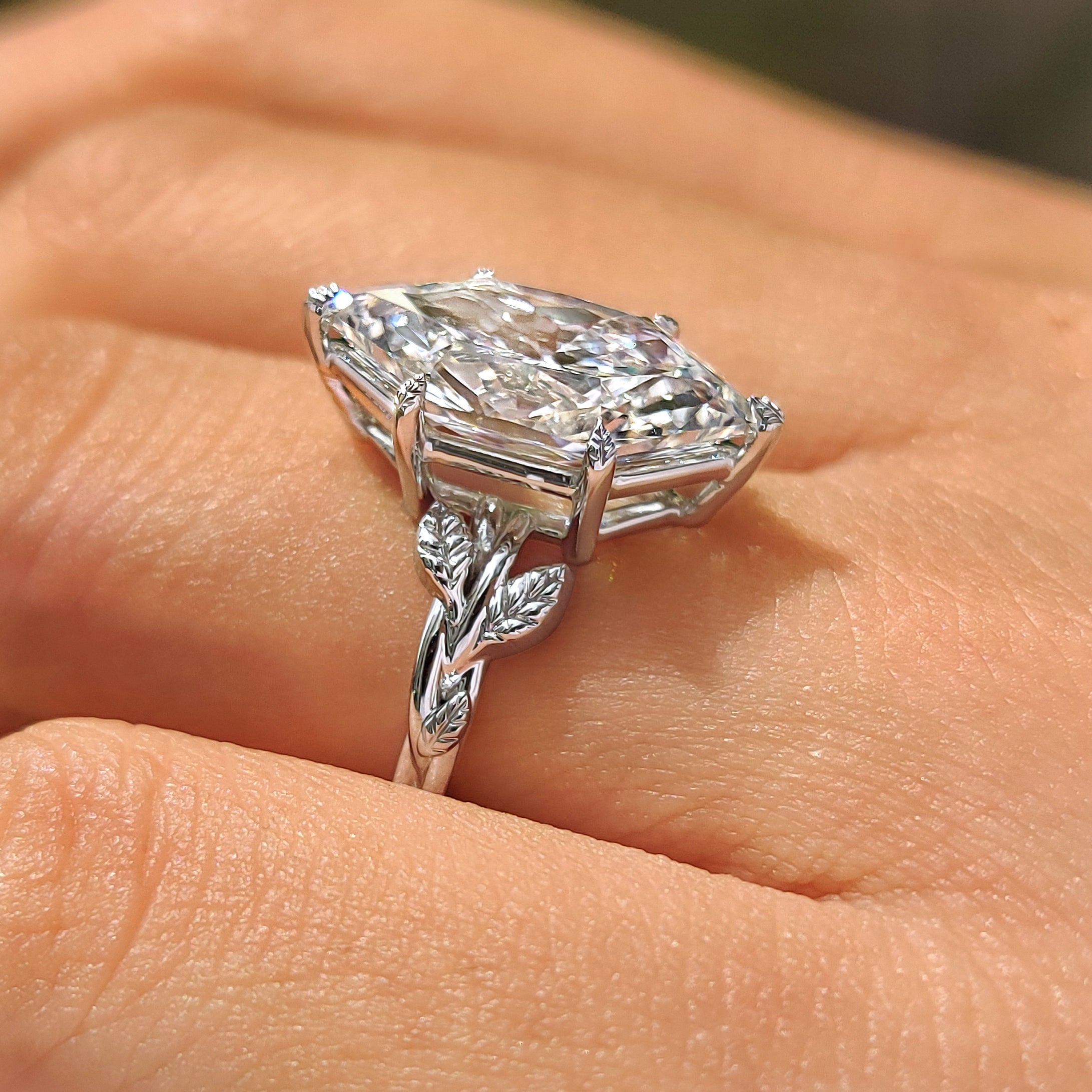Basket setting Dutch marquise diamond ring
