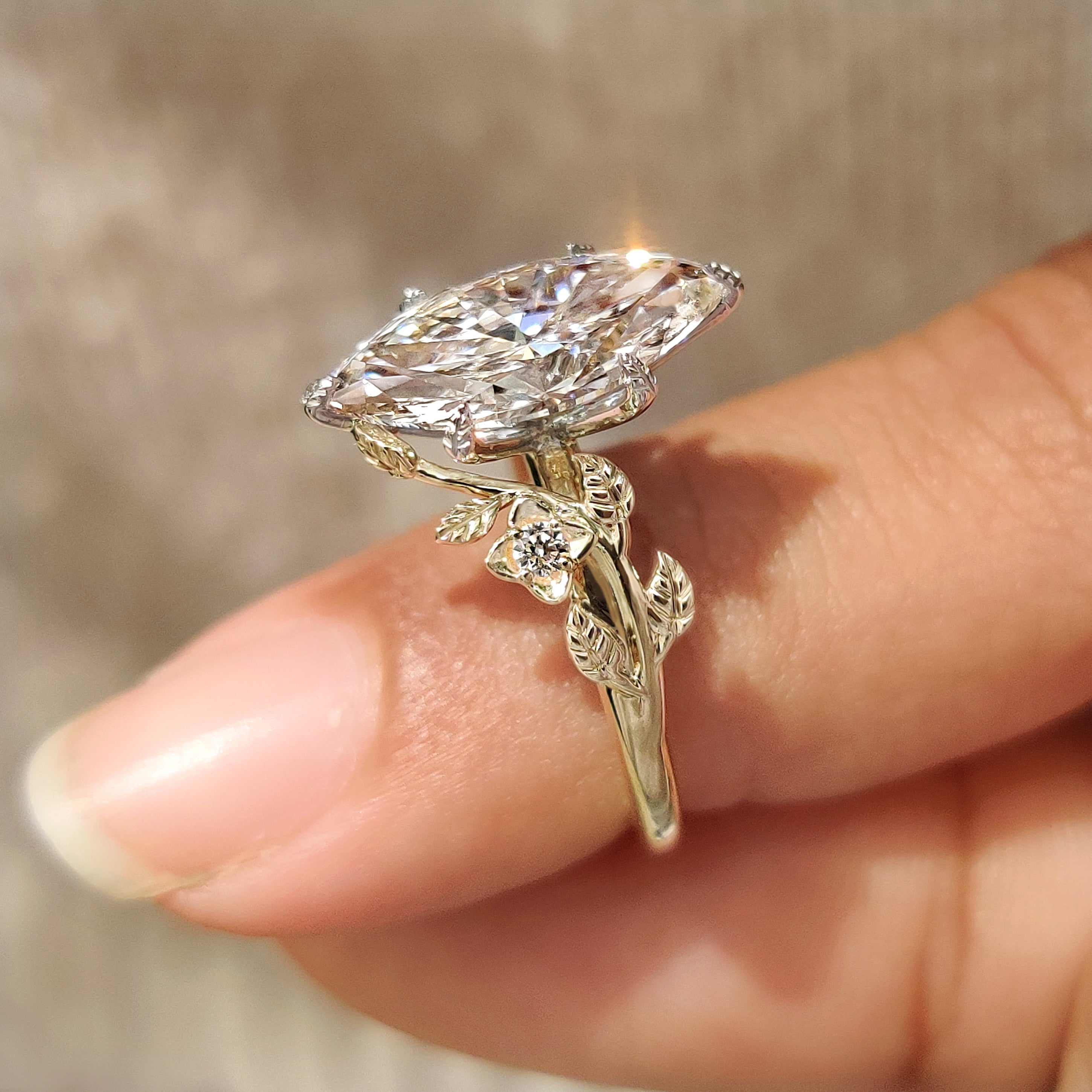 Two tone ring with leaf style shank and floral details
