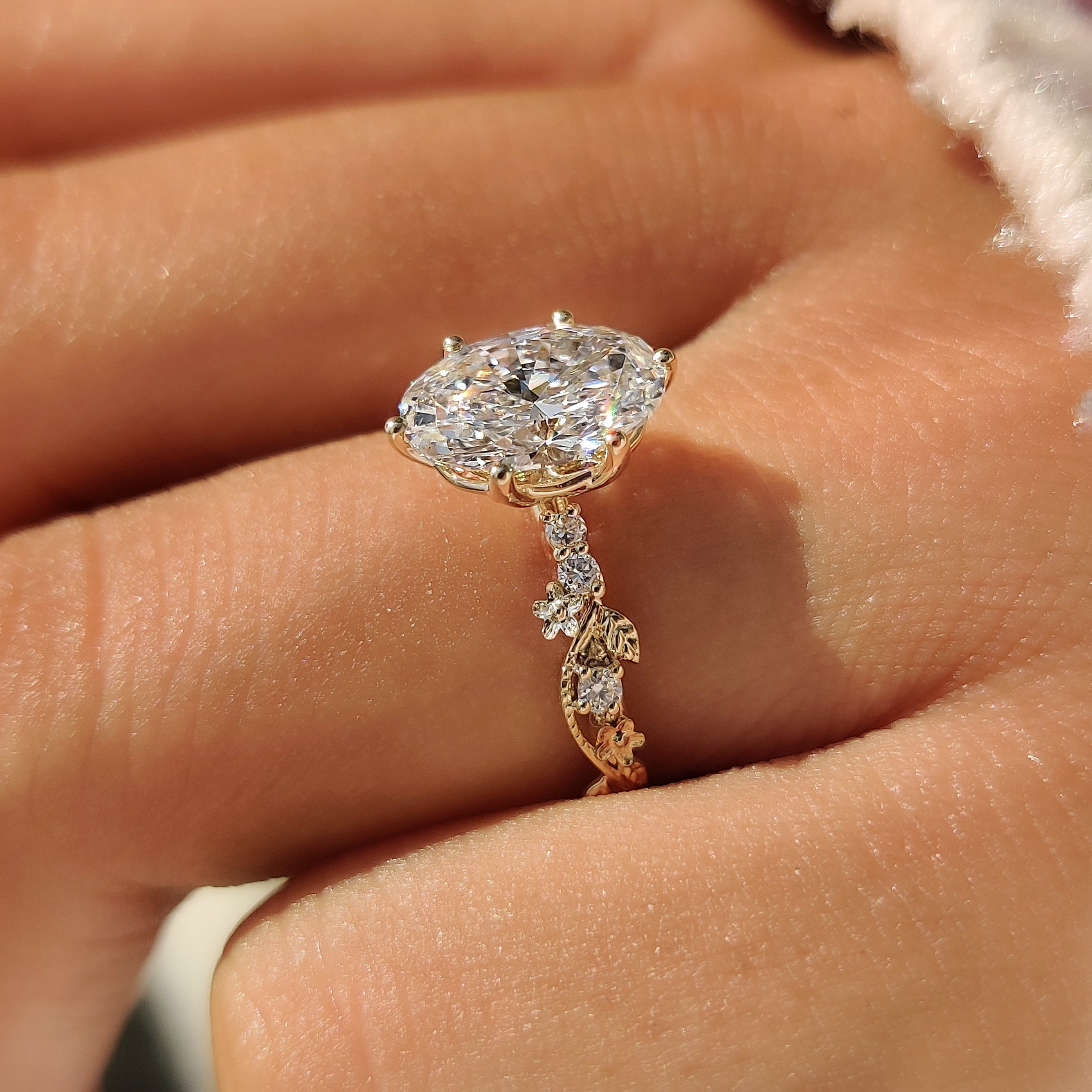 Nature inspired Sakura flower ring in yellow gold.
