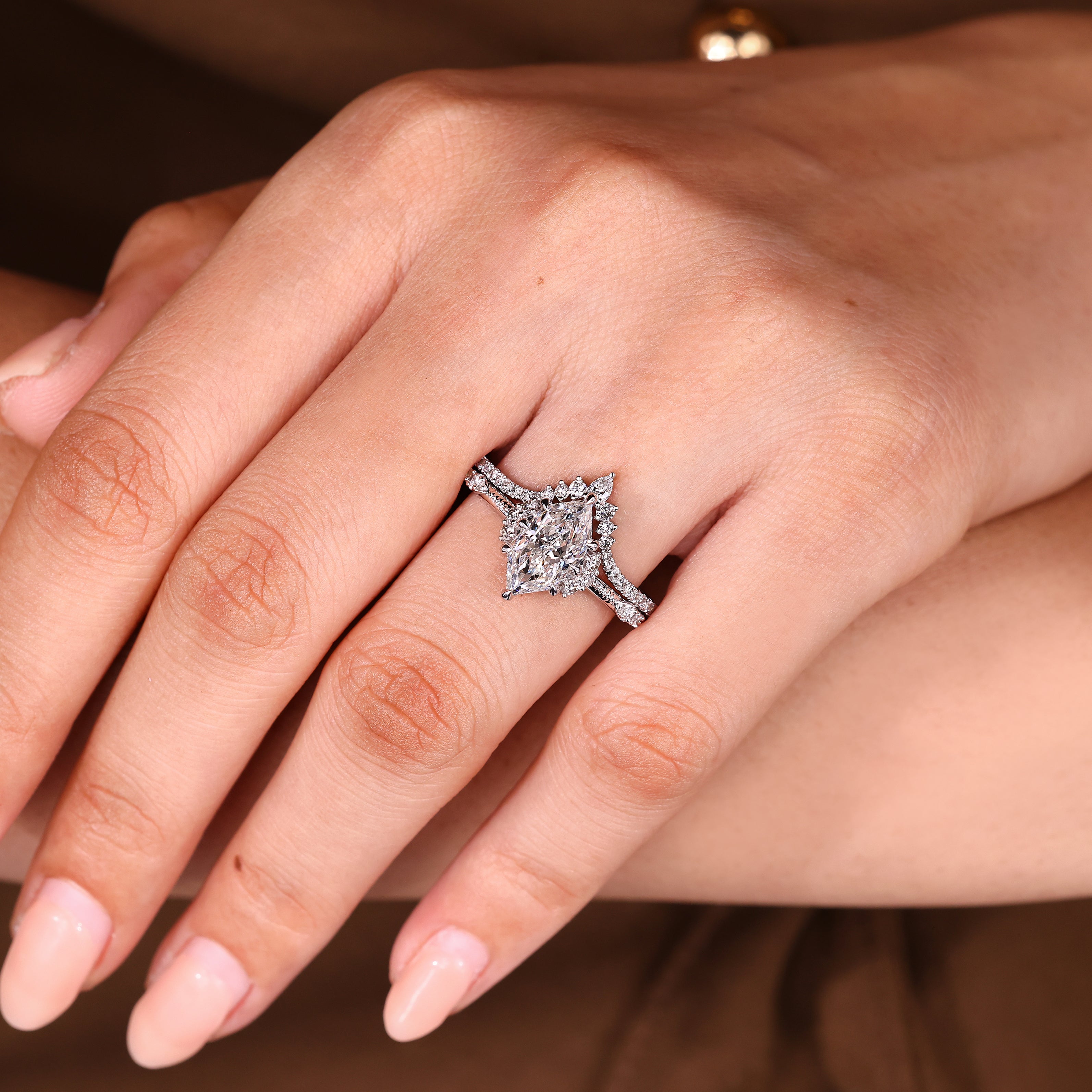 Handmade engagement ring with Dutch marquise center diamond
