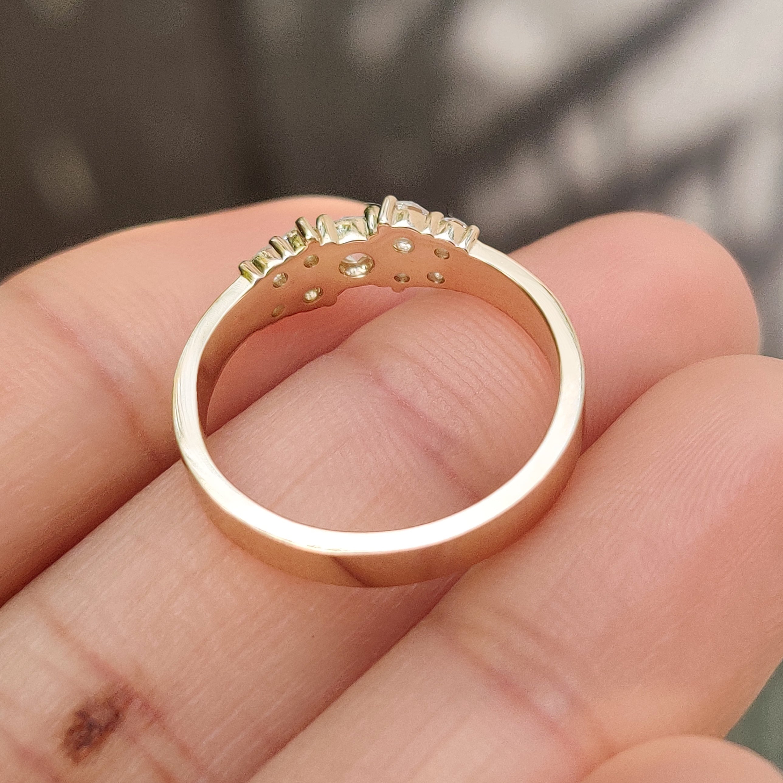 Multi diamond round band with scattered cluster setting.
