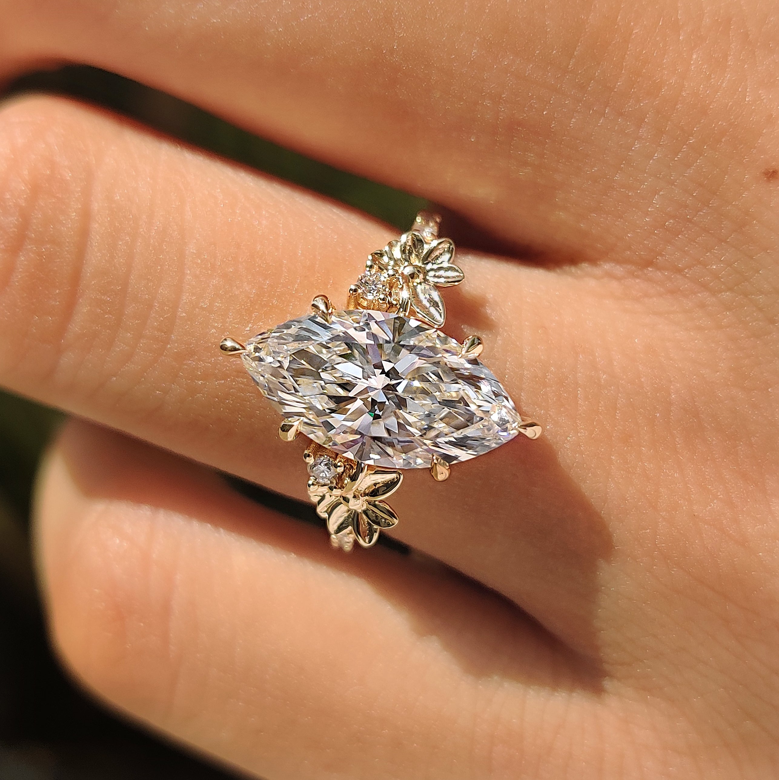 Nature inspired marquise ring with round accent diamonds details
